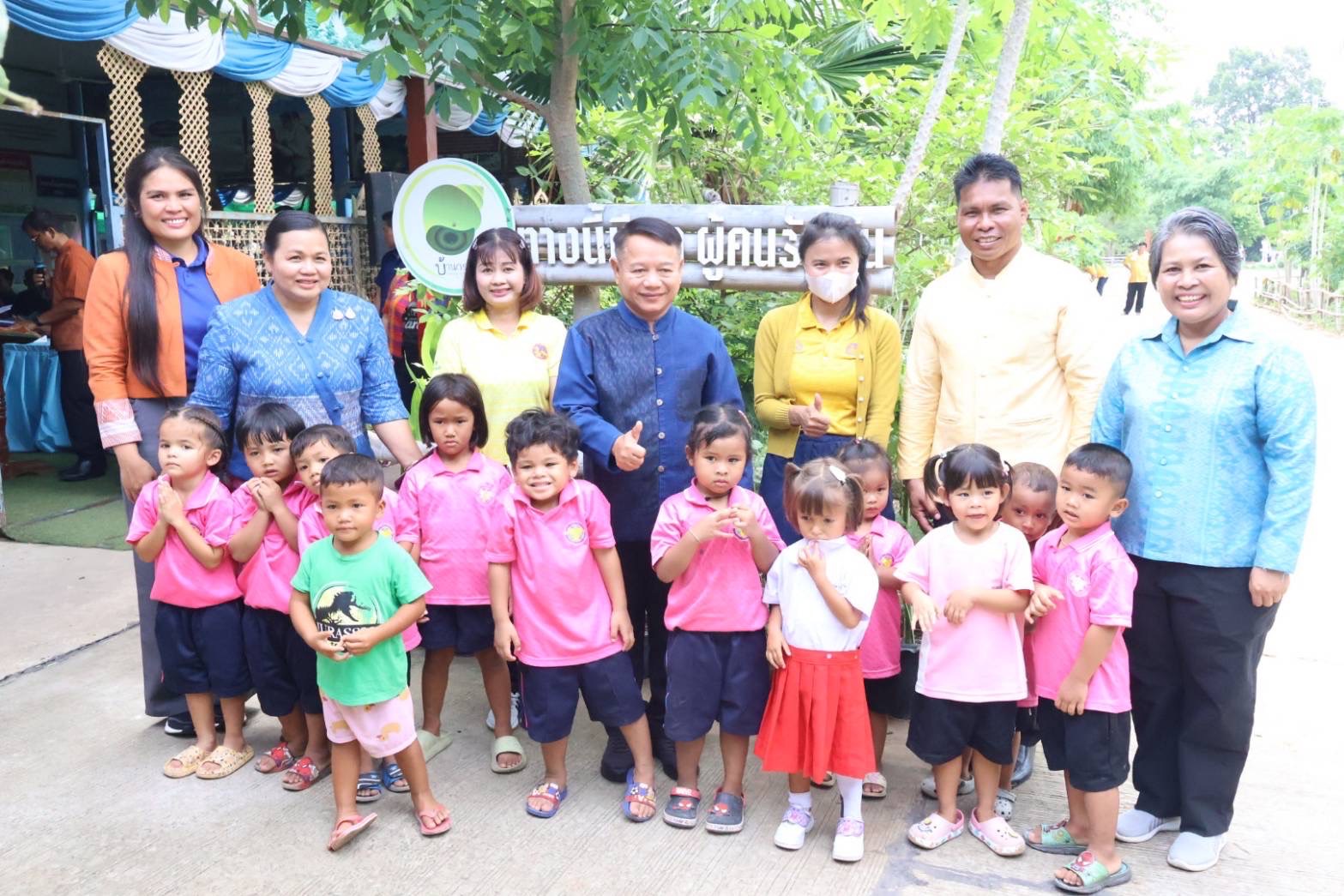 🔆พช.บุรีรัมย์🔆 ขับเคลื่อนกิจกรรมต่อยอดและขยายผลการน้อมนำแนวพระราชดำริฯ สู่ปฏิบัติการปลูกผักสวนครัวเพื่อสร้างความมั่นคงทางอาหาร ตามโครงการ “ เส้นทางมีผล ผู้คนรักกัน” สู่หมู่บ้านต้นแบบระดับจังหวัด
