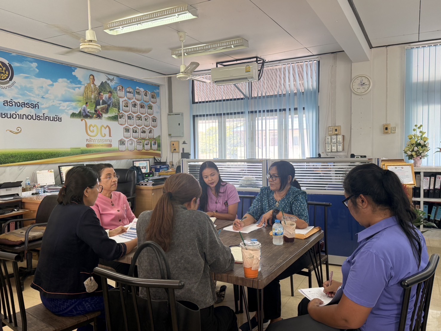 🔆พช.บุรีรัมย์ 🔆 ลงพื้นที่ติดตาม และสนับสนุนการดำเนินกิจกรรม/โครงการ ตามยุทศาสตร์กรมการพัฒนาชุมชน ประจำปีงบประมาณ พ.ศ.2568 และการขับเคลื่อนงานกองทุนพัฒนาบทบาทสตรีอำเภอบ้านกรวด และอำเภอประโคนชัย