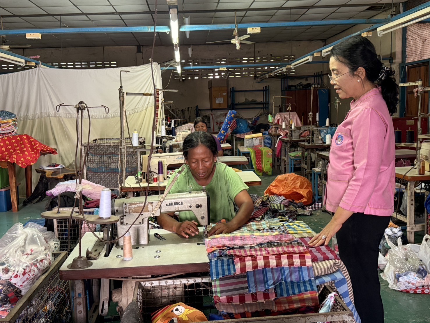 🔆พช.บุรีรัมย์ 🔆 ลงพื้นที่ติดตาม และสนับสนุนการดำเนินกิจกรรม/โครงการ ตามยุทศาสตร์กรมการพัฒนาชุมชน ประจำปีงบประมาณ พ.ศ.2568 และการขับเคลื่อนงานกองทุนพัฒนาบทบาทสตรีอำเภอบ้านกรวด และอำเภอประโคนชัย