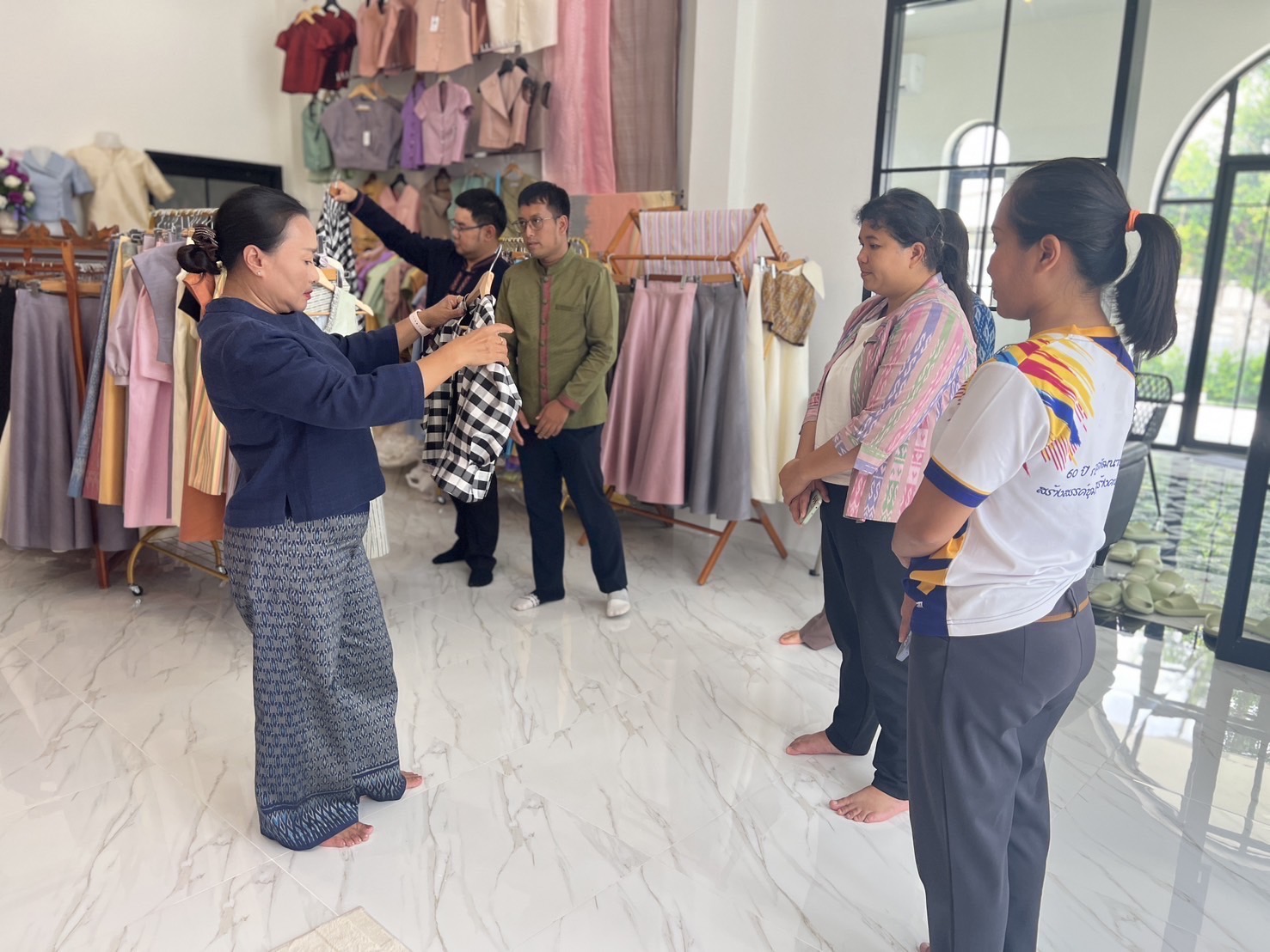 🔆พช.บุรีรัมย์🔆 การสนับสนุนการขับเคลื่อน “ผ้าไทยใส่ให้สนุก” จังหวัดบุรีรัมย์ พื้นที่อำเภอนาโพธิ์