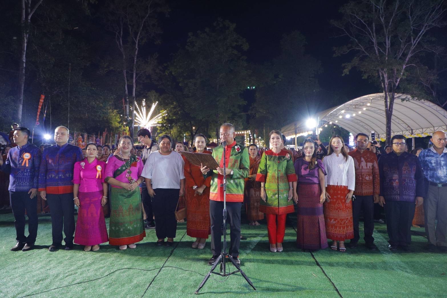 🔆พช.บุรีรัมย์🔆ร่วมพิธีเปิดโครงการส่งเสริม soft power ด้านการท่องเที่ยว ให้เกิดการขับเคลื่อนระดับพื้นที่จังหวัดบุรีรัมย์ และกิจกรรมแสดงแบบผ้าไหม “สืบสานคุณค่าพัสตราศิลป์ ถิ่นปรางค์กู่” ณ ปรางค์กู่สวนแตง อำเภอบ้านใหม่ไชยพจน์ จังหวัดบุรีรัมย์