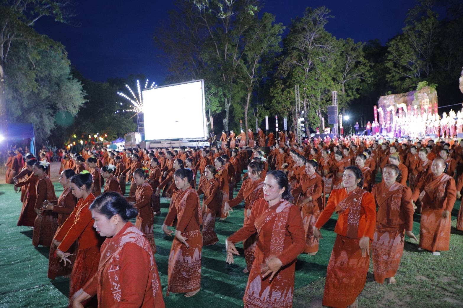 🔆พช.บุรีรัมย์🔆ร่วมพิธีเปิดโครงการส่งเสริม soft power ด้านการท่องเที่ยว ให้เกิดการขับเคลื่อนระดับพื้นที่จังหวัดบุรีรัมย์ และกิจกรรมแสดงแบบผ้าไหม “สืบสานคุณค่าพัสตราศิลป์ ถิ่นปรางค์กู่” ณ ปรางค์กู่สวนแตง อำเภอบ้านใหม่ไชยพจน์ จังหวัดบุรีรัมย์