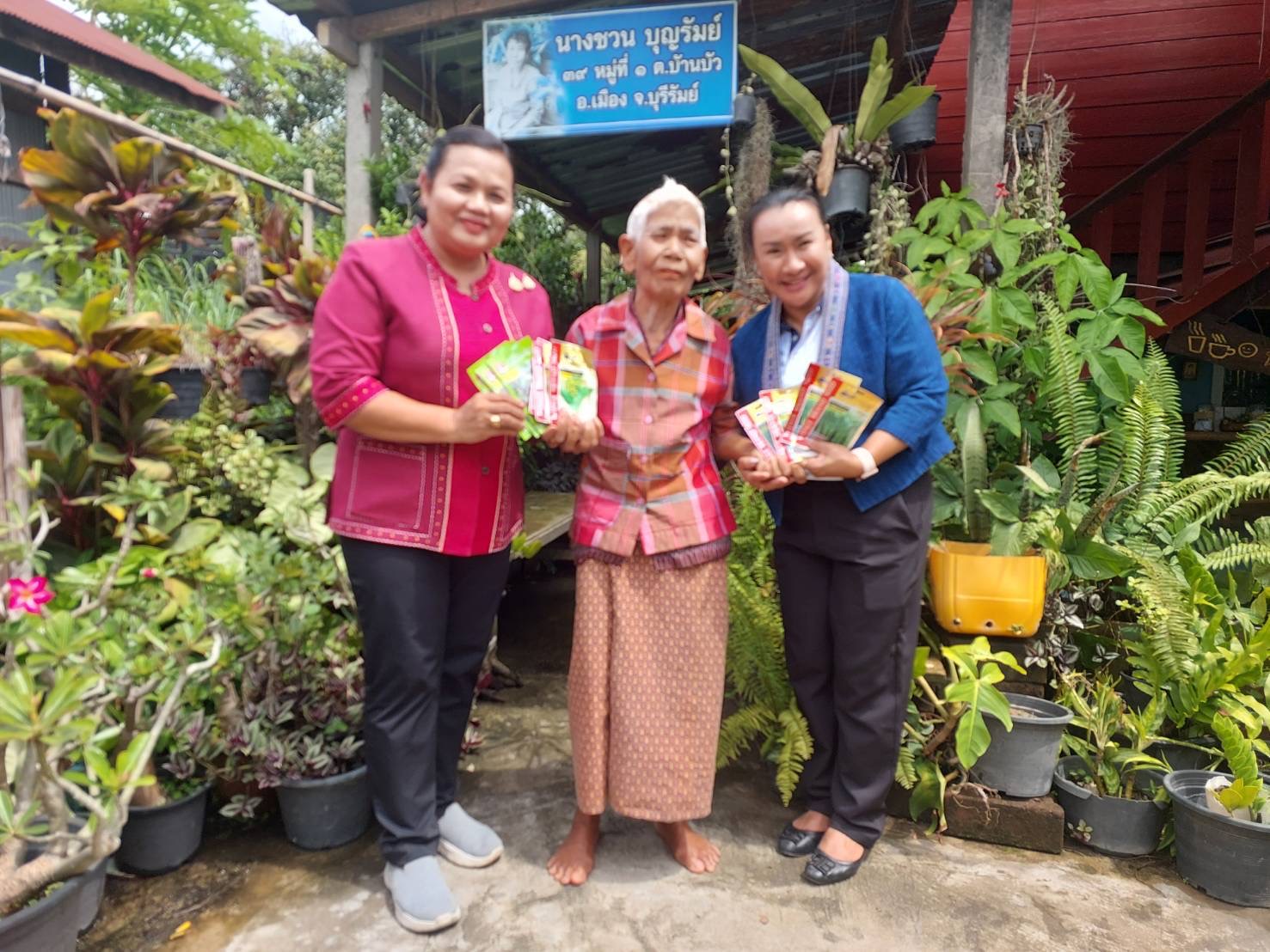🔆พช.บุรีรัมย์🔆 ส่งเสริมการปลูกผักสวนครัวเพื่อสร้างความมั่นคงทางอาหาร ตามนโยบาย 5G : ปรับเปลี่ยนดี ชีวีมีสุข