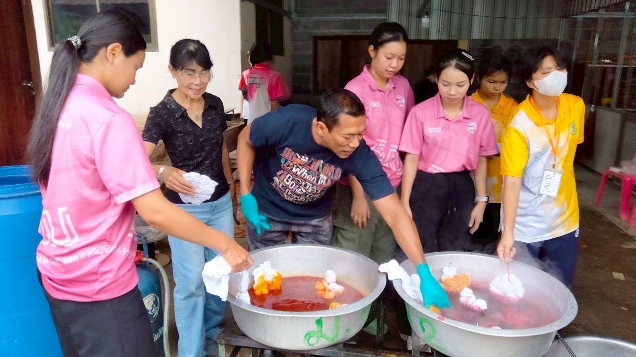 🔆พช.บุรีรัมย์🔆 “จบหลักสูตร” การดำเนินโครงการการพัฒนานวัตกรรมการผลิตและการจำหน่ายผลิตภัณฑ์ไหม กลุ่มจังหวัดนครชัยบุรินทร์แบบครบวงจร กิจกรรมย่อยที่ 2 สืบสานอัตลักษณ์ภูมิปัญญาการผลิตไหมแก่เยาวชนรุ่นใหม่ (Young OTOP) และการเป็นผู้ประกอบการรุ่นใหม่ วันสุดท้าย