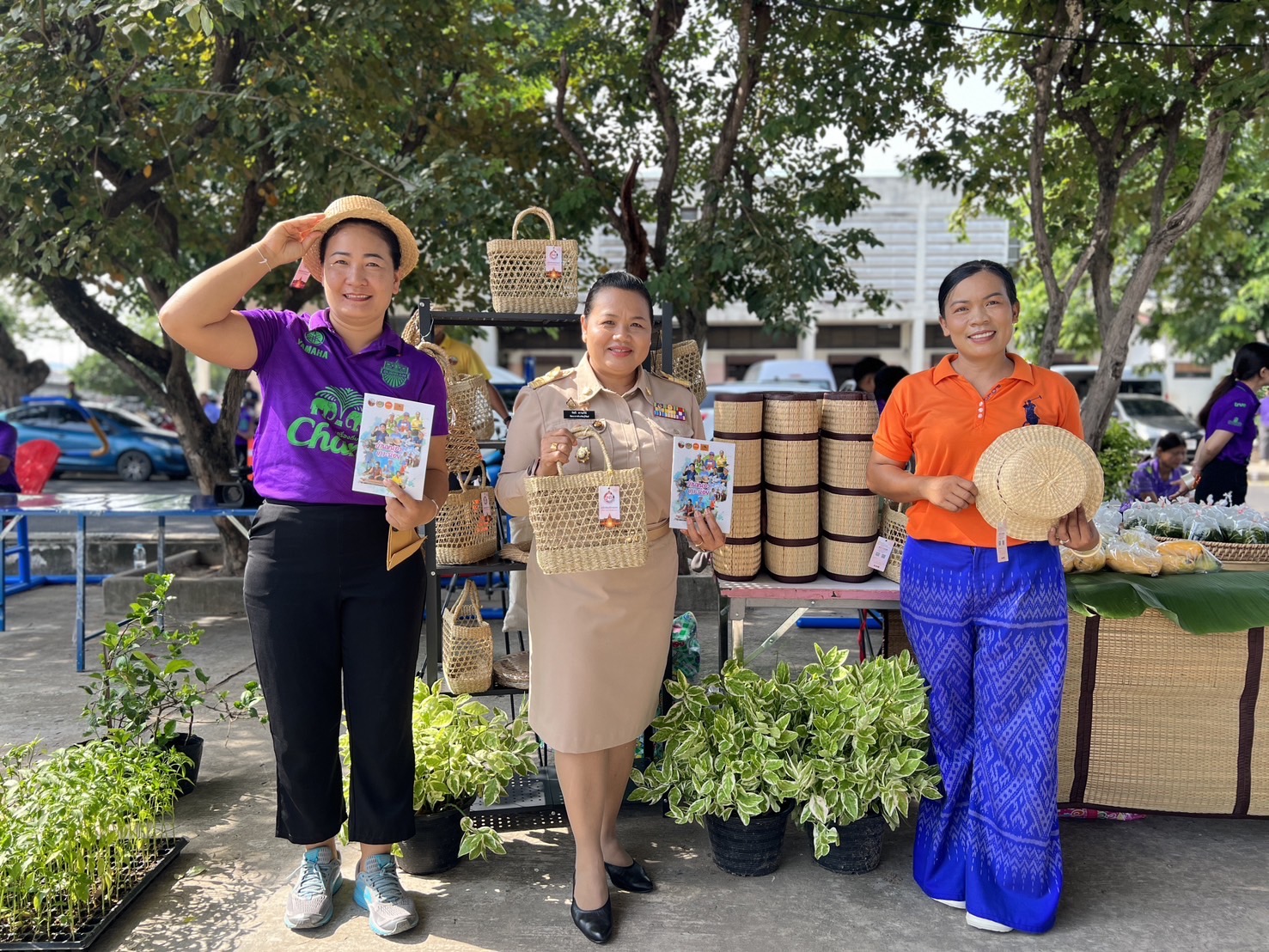 🔆พจ.บุรีรัมย์🔆ติดตามสนับสนุนผู้ผลิต ผู้ประกอบการ OTOP กลุ่มอาชีพ แลชุมชนท่องเที่ยว OTOP นวัตวิถี