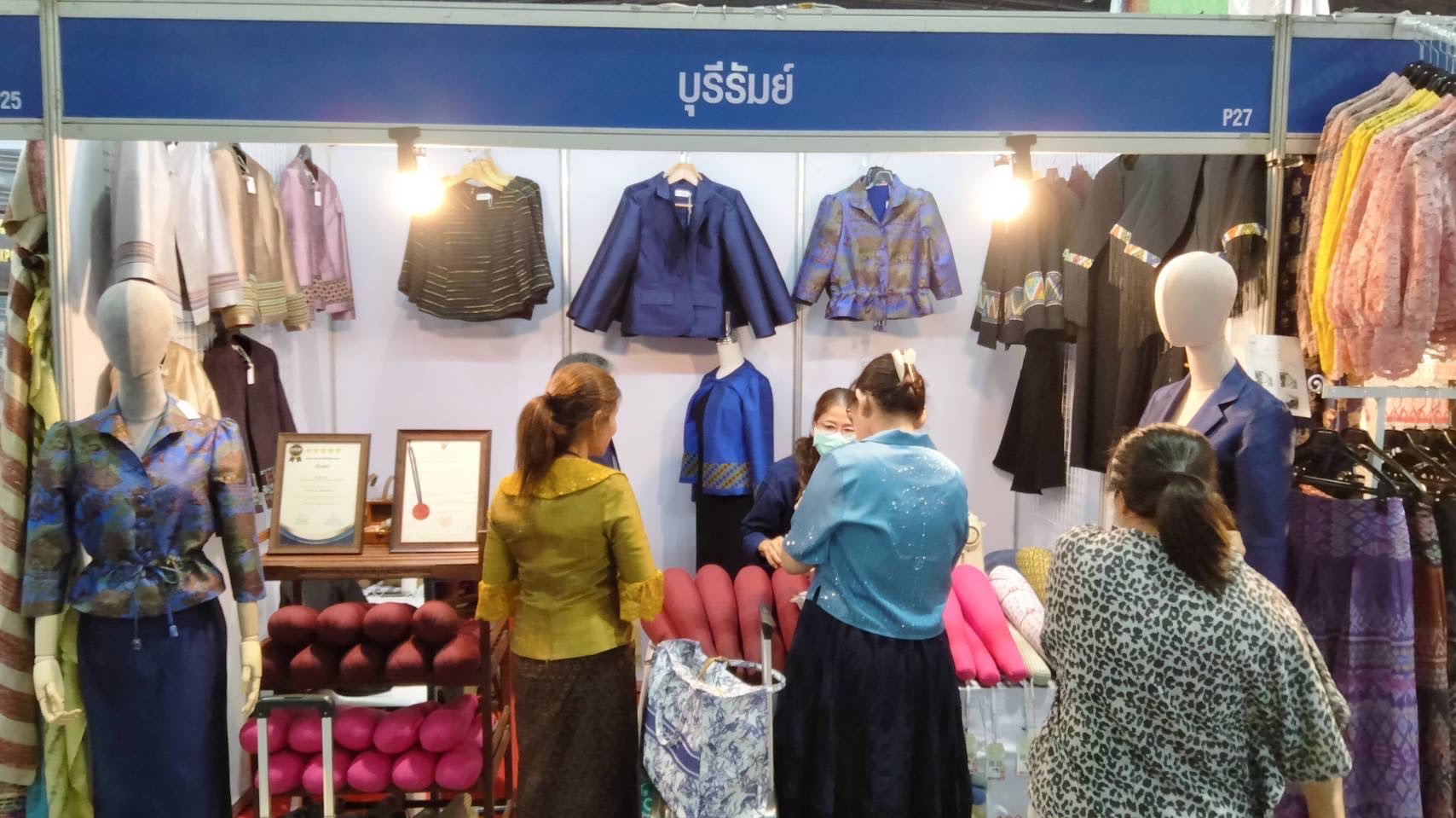 🔆พช.บุรีรัมย์🔆 เริ่มแล้ว!!! “OTOP Midyear 2025 ทันโลก ทันสมัย เศรษฐกิจไทยยั่งยืน” นำทัพผู้ประกอบการOTOPร่วมจัดแสดงและจำหน่ายสินค้าOTOP