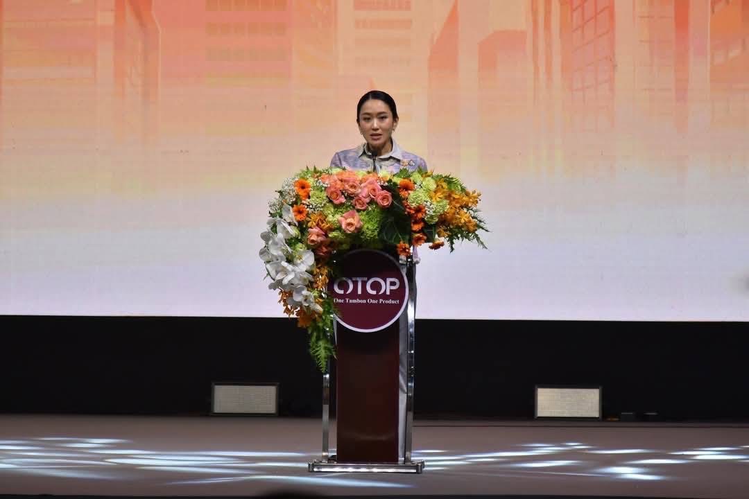 🔆พช.บุรีรัมย์🔆ร่วมพิธีเปิดงาน OTOP Midyear 2025 “ทันโลก ทันสมัย เศรษฐกิจไทยยั่งยืน”ชูศักยภาพภูมิปัญญาไทยสู่สากล
