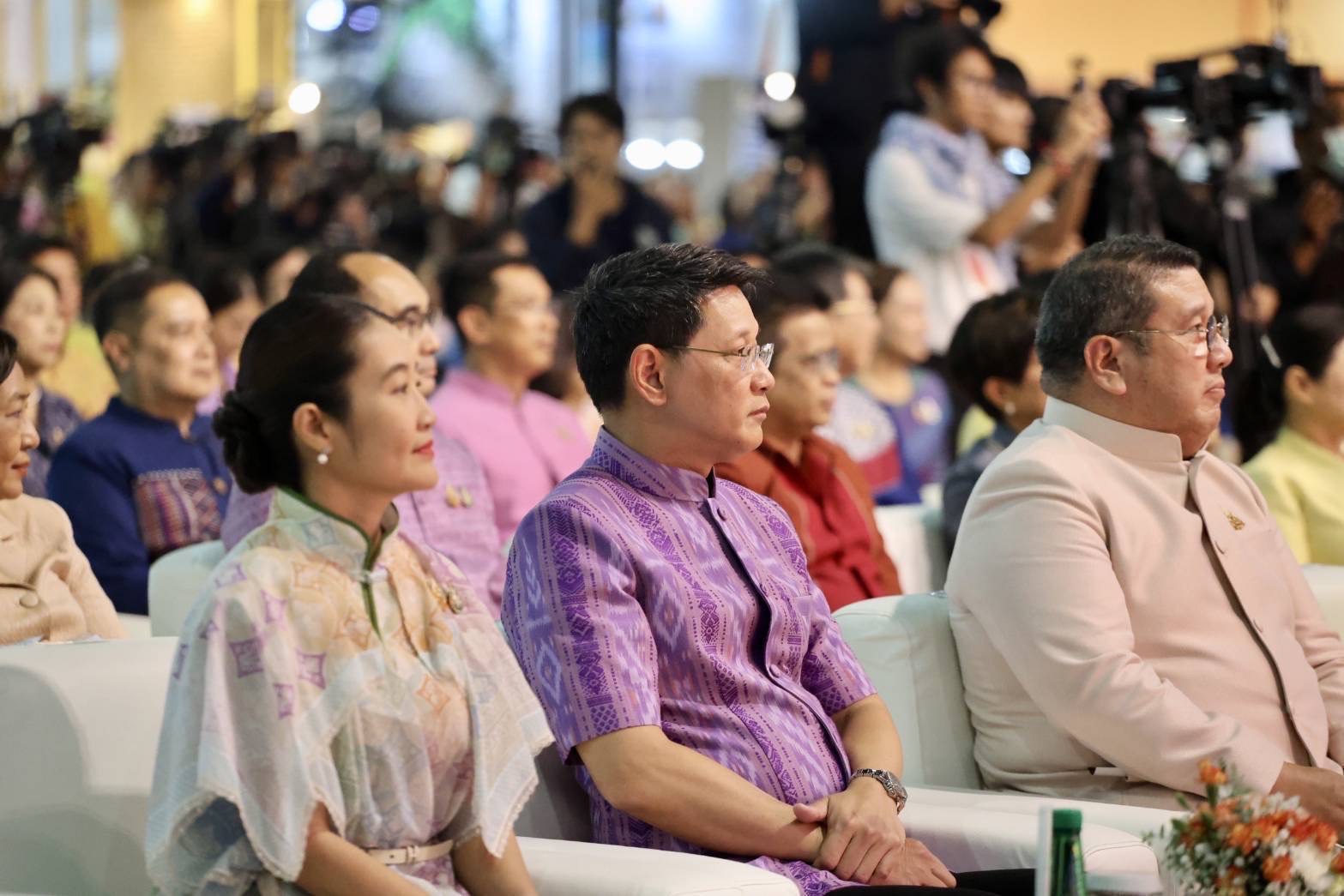 🔆พช.บุรีรัมย์🔆ร่วมพิธีเปิดงาน OTOP Midyear 2025 “ทันโลก ทันสมัย เศรษฐกิจไทยยั่งยืน”ชูศักยภาพภูมิปัญญาไทยสู่สากล