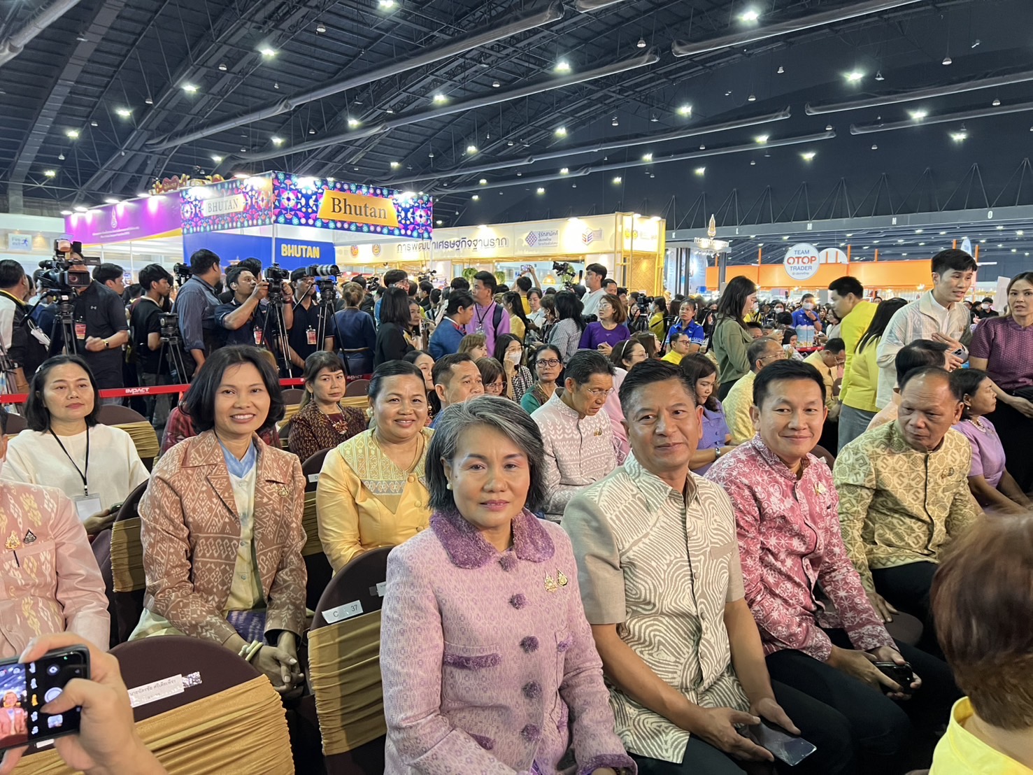 🔆พช.บุรีรัมย์🔆ร่วมพิธีเปิดงาน OTOP Midyear 2025 “ทันโลก ทันสมัย เศรษฐกิจไทยยั่งยืน”ชูศักยภาพภูมิปัญญาไทยสู่สากล
