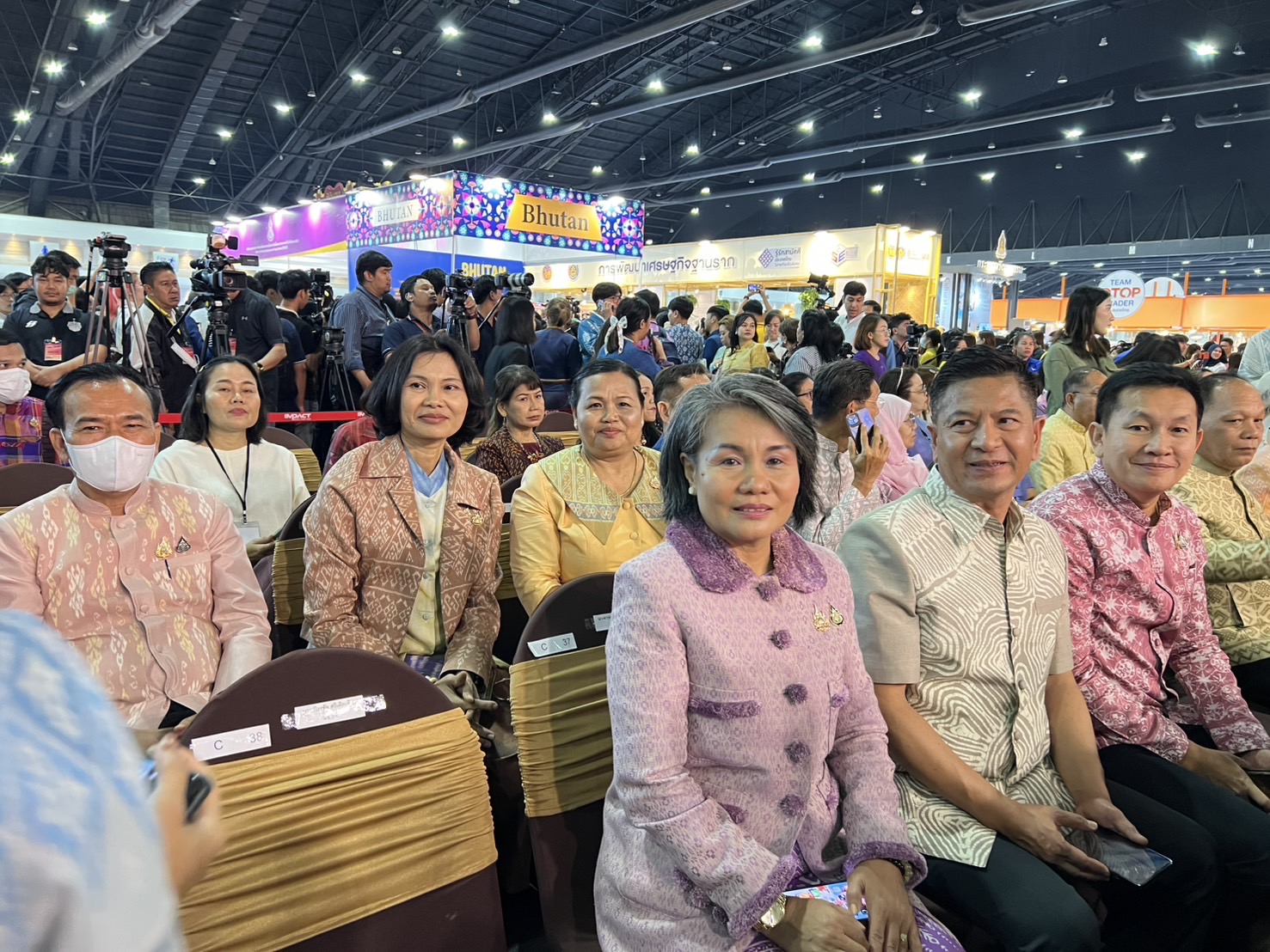 🔆พช.บุรีรัมย์🔆ร่วมพิธีเปิดงาน OTOP Midyear 2025 “ทันโลก ทันสมัย เศรษฐกิจไทยยั่งยืน”ชูศักยภาพภูมิปัญญาไทยสู่สากล