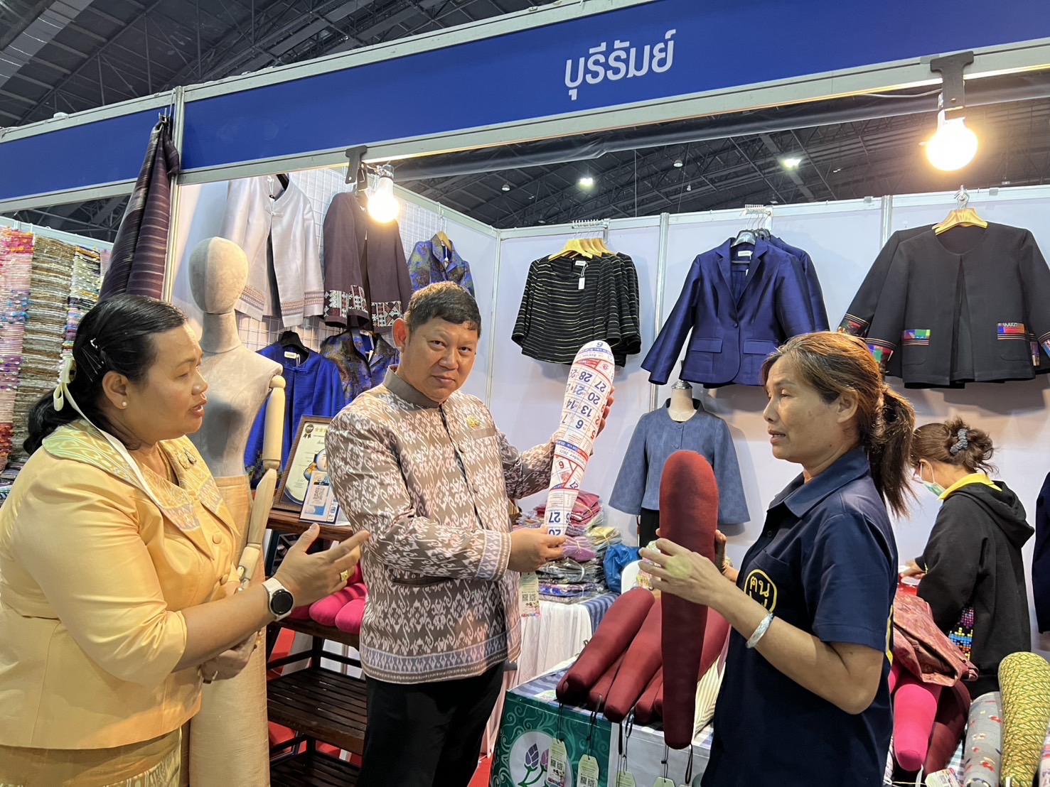 🔆พช.บุรีรัมย์🔆ร่วมพิธีเปิดงาน OTOP Midyear 2025 “ทันโลก ทันสมัย เศรษฐกิจไทยยั่งยืน”ชูศักยภาพภูมิปัญญาไทยสู่สากล