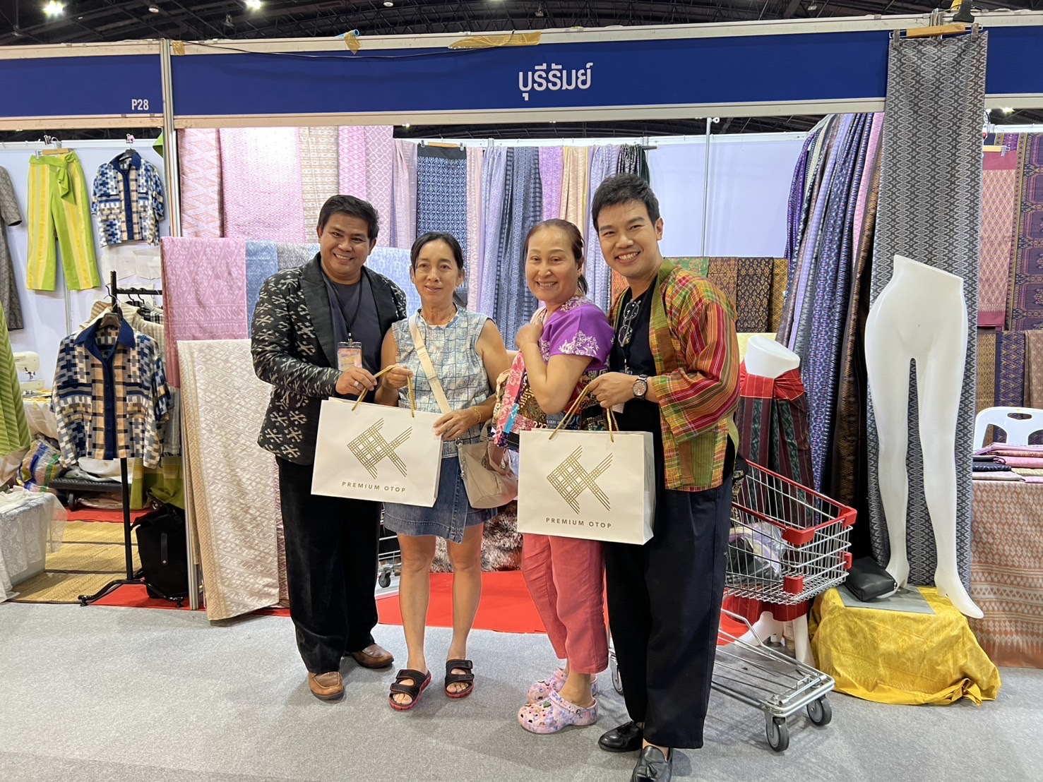 🔆พช.บุรีรัมย์🔆 “OTOP Midyear 2025 ทันโลก ทันสมัย เศรษฐกิจไทยยั่งยืน” ชูศักยภาพภูมิปัญญาไทยสู่สากล นำทัพผู้ประกอบการOTOPร่วมจัดแสดงและจำหน่ายสินค้าOTOP