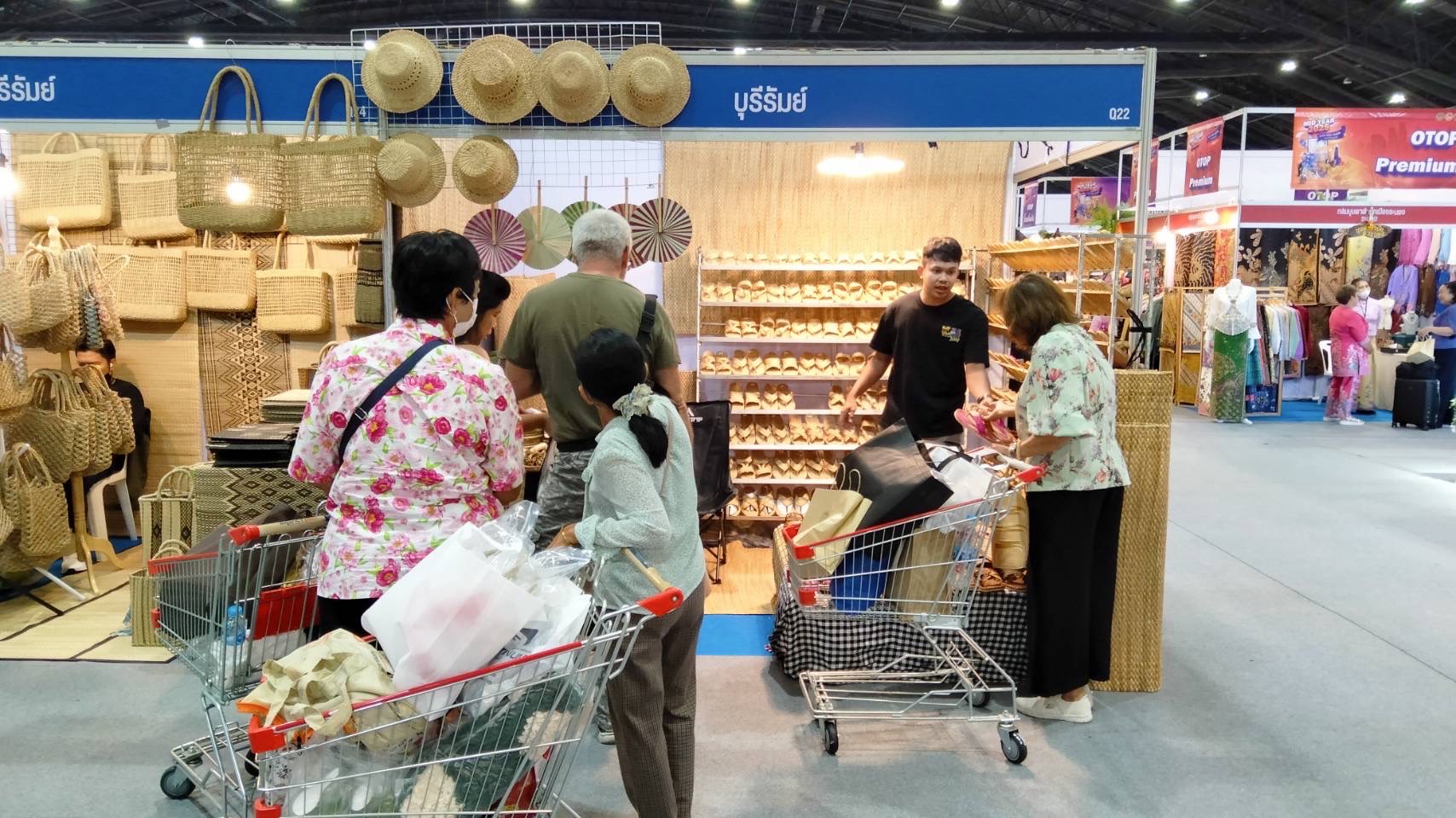 🔆พช.บุรีรัมย์🔆 “OTOP Midyear 2025 ทันโลก ทันสมัย เศรษฐกิจไทยยั่งยืน” ชูศักยภาพภูมิปัญญาไทยสู่สากล นำทัพผู้ประกอบการOTOPร่วมจัดแสดงและจำหน่ายสินค้าOTOP