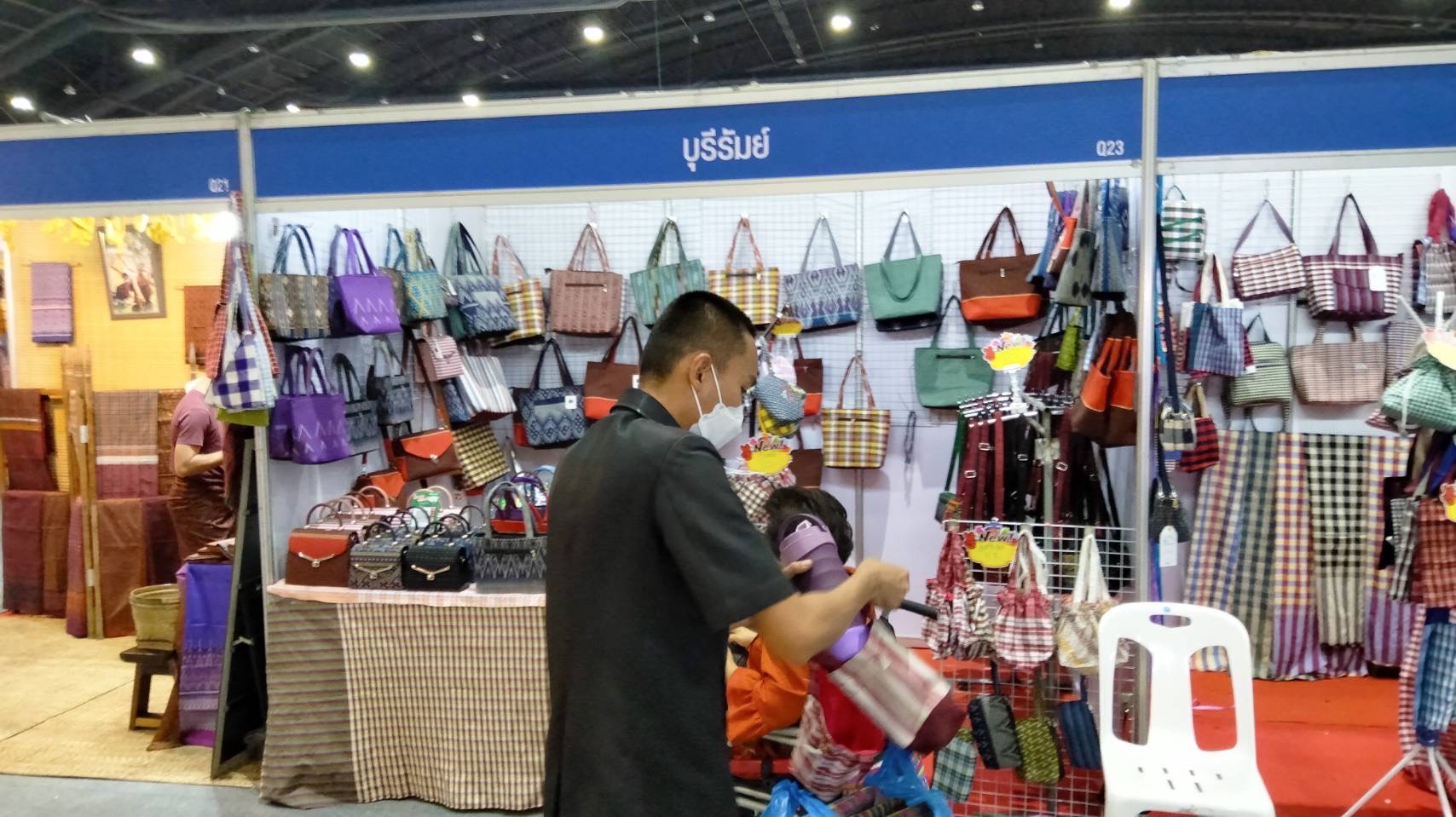 🔆พช.บุรีรัมย์🔆 “OTOP Midyear 2025 ทันโลก ทันสมัย เศรษฐกิจไทยยั่งยืน” ชูศักยภาพภูมิปัญญาไทยสู่สากล นำทัพผู้ประกอบการOTOPร่วมจัดแสดงและจำหน่ายสินค้าOTOP