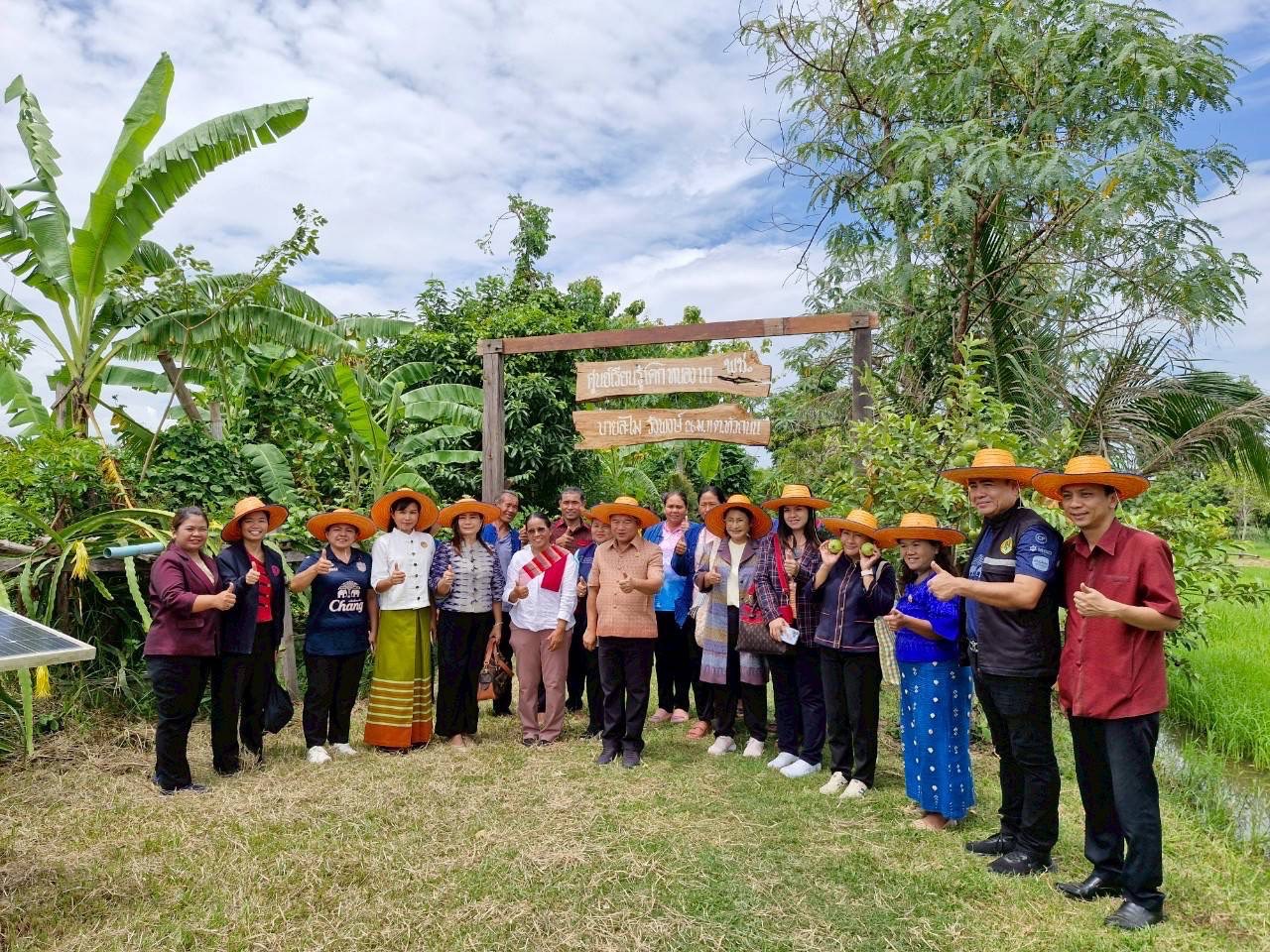 🔆พช.บุรีรัมย์🔆 GROWTH TEAM BURIRAM สร้างสรรค์ สร้างสุข : การคัดเลือกหมู่บ้านเศรษฐกิจพอเพียง “อยู่เย็นเป็นสุข” และกิจกรรมพัฒนาชุมชนดีเด่น ระดับจังหวัด ประจำปี 2568 (วันที่ 2)