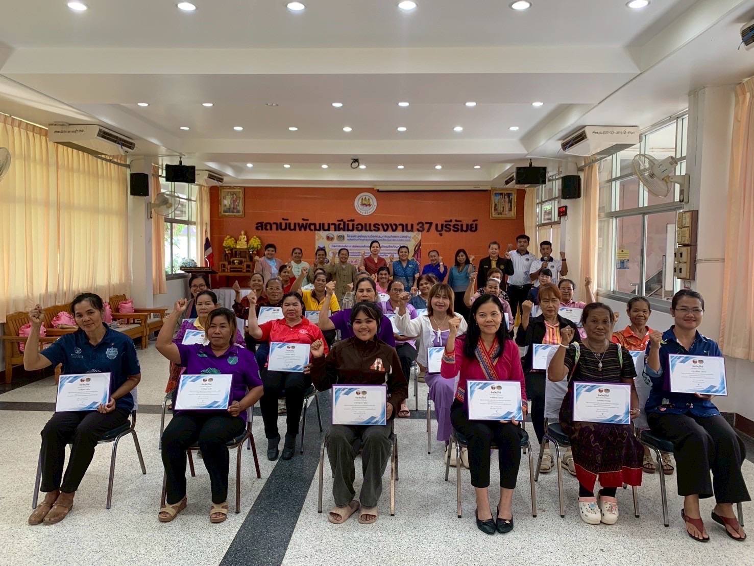 🔆พช.บุรีรัมย์🔆 GROWTH TEAM BURIRAM สร้างสรรค์ สร้างสุข : “จบ ครบหลักสูตร” โครงการพัฒนานวัตกรรมการผลิตและจำหน่ายผลิตภัณฑ์ไหมของกลุ่มจังหวัดนครชัยบุรินทร์แบบครบวงจร กิจกรรมย่อยที่ 3 การพัฒนาทักษะการออกแบบและการแปรรูปผลิตภัณฑ์จากไหม