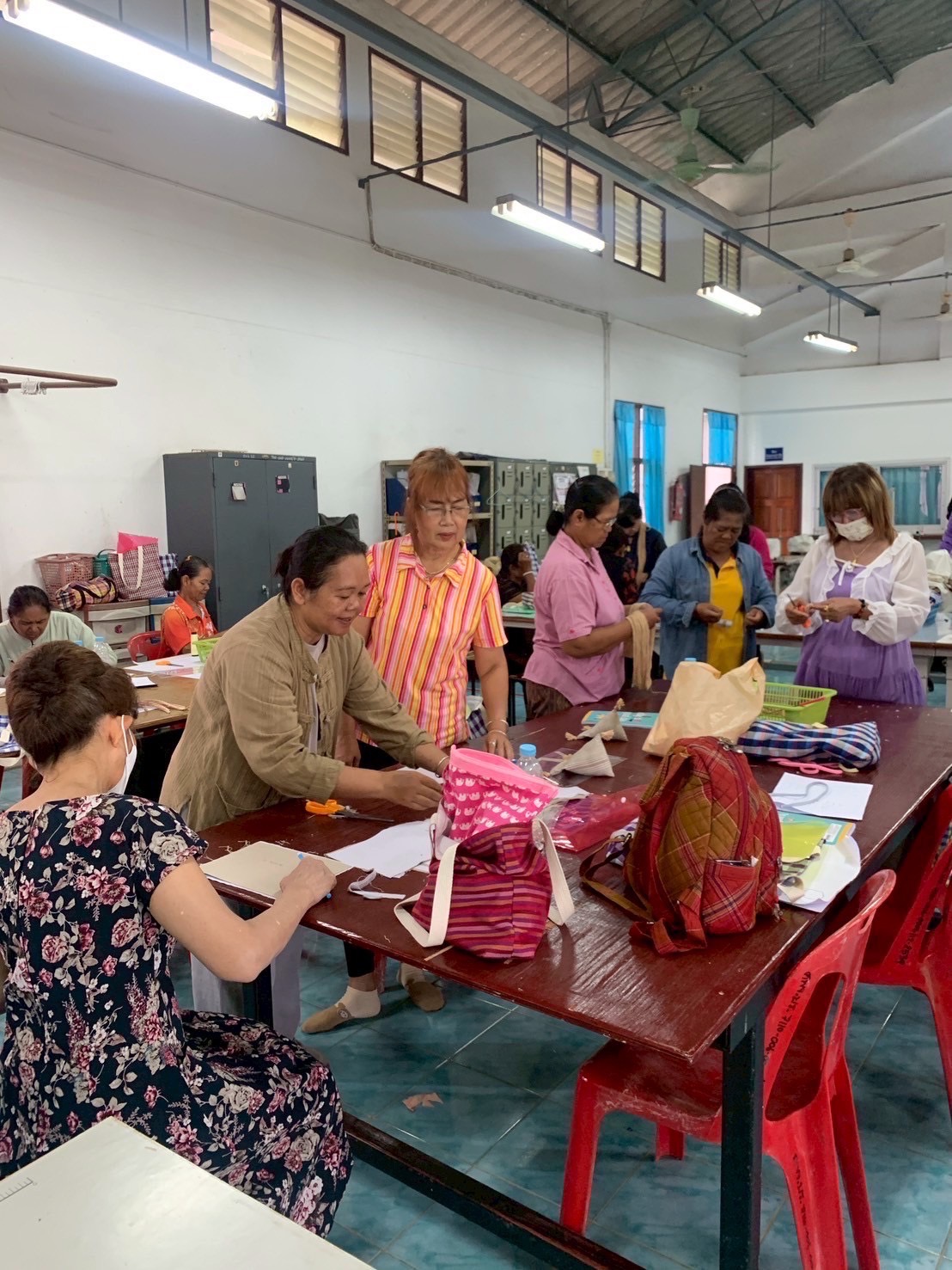 🔆พช.บุรีรัมย์🔆 GROWTH TEAM BURIRAM สร้างสรรค์ สร้างสุข : “จบ ครบหลักสูตร” โครงการพัฒนานวัตกรรมการผลิตและจำหน่ายผลิตภัณฑ์ไหมของกลุ่มจังหวัดนครชัยบุรินทร์แบบครบวงจร กิจกรรมย่อยที่ 3 การพัฒนาทักษะการออกแบบและการแปรรูปผลิตภัณฑ์จากไหม