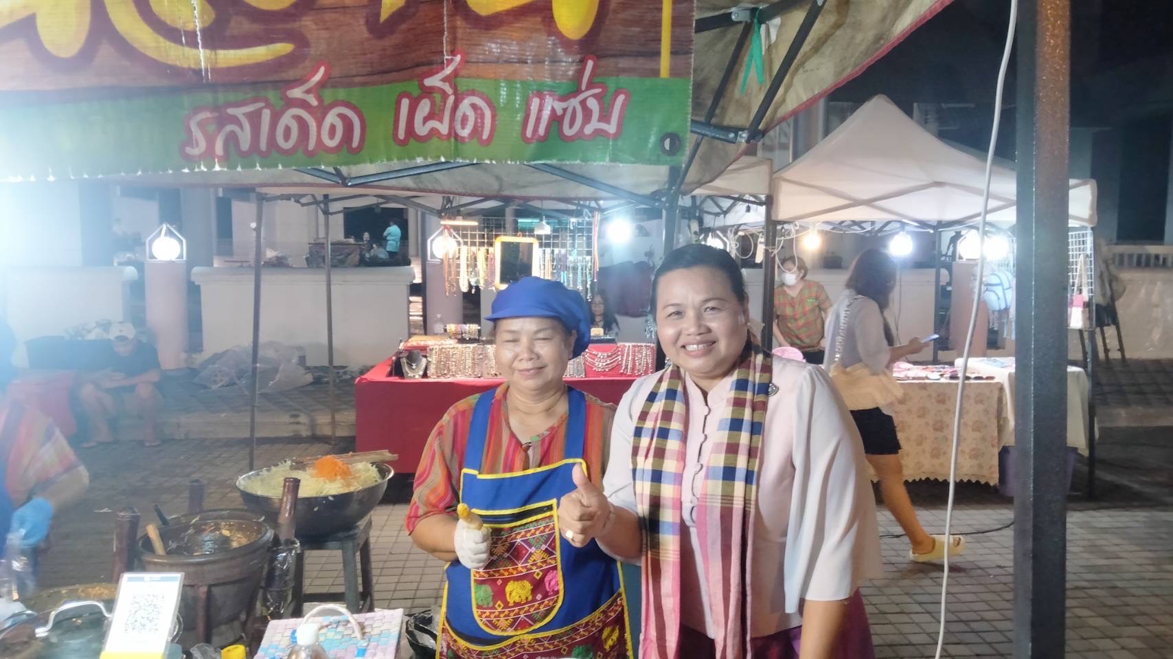 🔆พช.บุรีรัมย์🔆 GROWTH TEAM BURIRAM สร้างสรรค์ สร้างสุข : ร่วมงานครบรอบตลาดถนนคนเดิน เซราะกราว