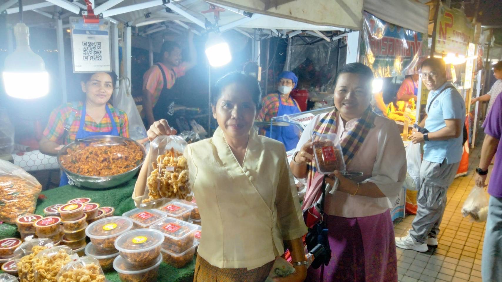 🔆พช.บุรีรัมย์🔆 GROWTH TEAM BURIRAM สร้างสรรค์ สร้างสุข : ร่วมงานครบรอบตลาดถนนคนเดิน เซราะกราว