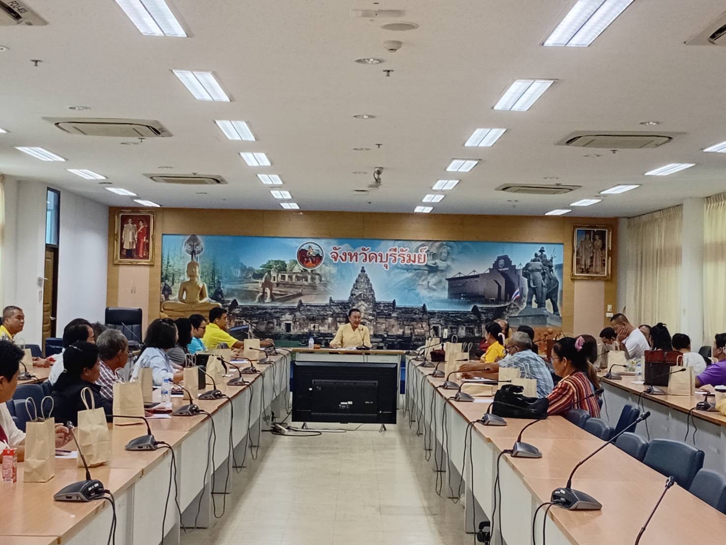 🔆พช.บุรีรัมย์🔆 GROWTH TEAM BURIRAM สร้างสรรค์ สร้างสุข : ดำเนินการพิจารณาคัดเลือกและประชุมเตรียมความพร้อมผู้ประกอบการ OTOP เข้าร่วมงาน OTOP ศิลปาชีพ ประทีปไทย OTOP ก้าวไกลด้วยพระบารมี