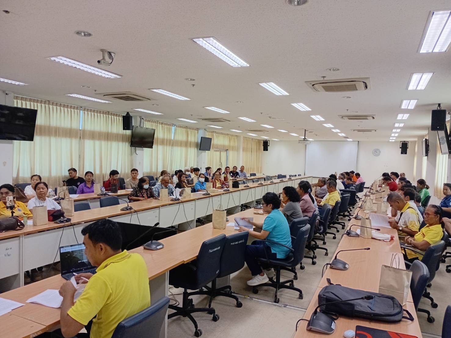 🔆พช.บุรีรัมย์🔆 GROWTH TEAM BURIRAM สร้างสรรค์ สร้างสุข : ดำเนินการพิจารณาคัดเลือกและประชุมเตรียมความพร้อมผู้ประกอบการ OTOP เข้าร่วมงาน OTOP ศิลปาชีพ ประทีปไทย OTOP ก้าวไกลด้วยพระบารมี