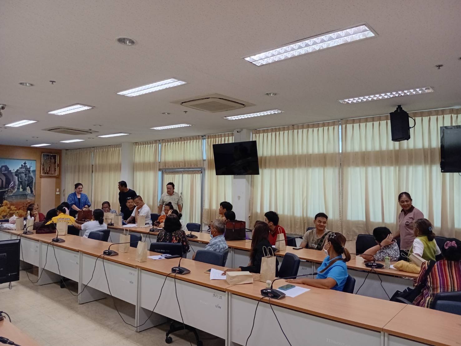 🔆พช.บุรีรัมย์🔆 GROWTH TEAM BURIRAM สร้างสรรค์ สร้างสุข : ดำเนินการพิจารณาคัดเลือกและประชุมเตรียมความพร้อมผู้ประกอบการ OTOP เข้าร่วมงาน OTOP ศิลปาชีพ ประทีปไทย OTOP ก้าวไกลด้วยพระบารมี