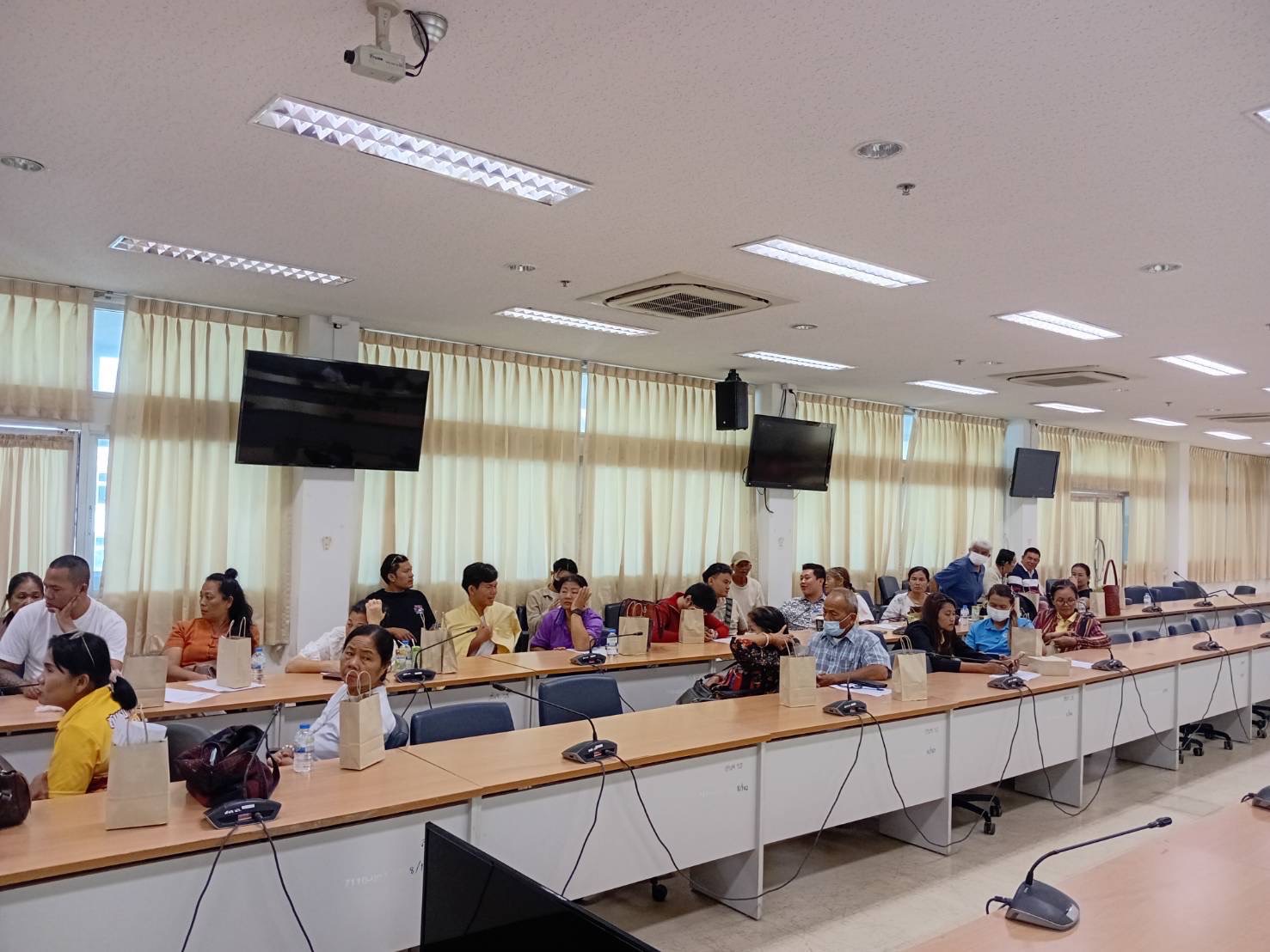 🔆พช.บุรีรัมย์🔆 GROWTH TEAM BURIRAM สร้างสรรค์ สร้างสุข : ดำเนินการพิจารณาคัดเลือกและประชุมเตรียมความพร้อมผู้ประกอบการ OTOP เข้าร่วมงาน OTOP ศิลปาชีพ ประทีปไทย OTOP ก้าวไกลด้วยพระบารมี
