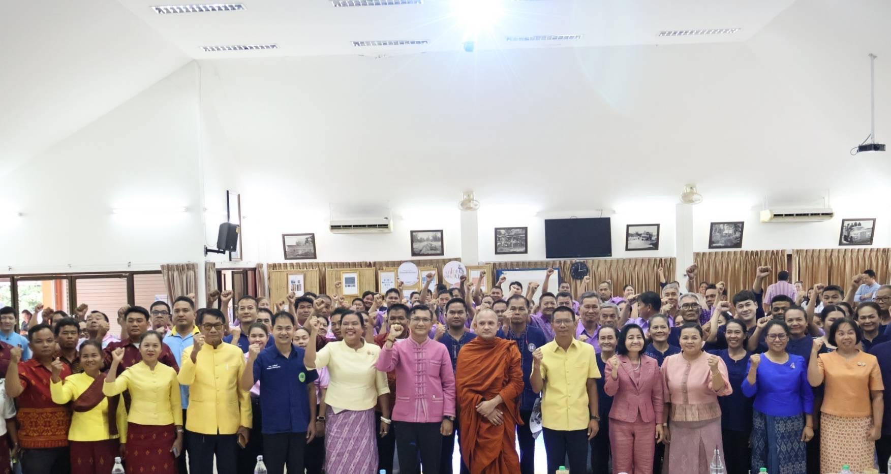 🔆พช.บุรีรัมย์🔆 GROWTH TEAM BURIRAM สร้างสรรค์ สร้างสุข : พช.บุรีรัมย์ ร่วมกิจกรรมการแสดงผลความสำเร็จผู้นำการเปลี่ยนแปลง ตำบลเข้มแข็งตามหลักปรัชญาของเศรษฐกิจพอเพียง ระดับศูนย์ศึกษา