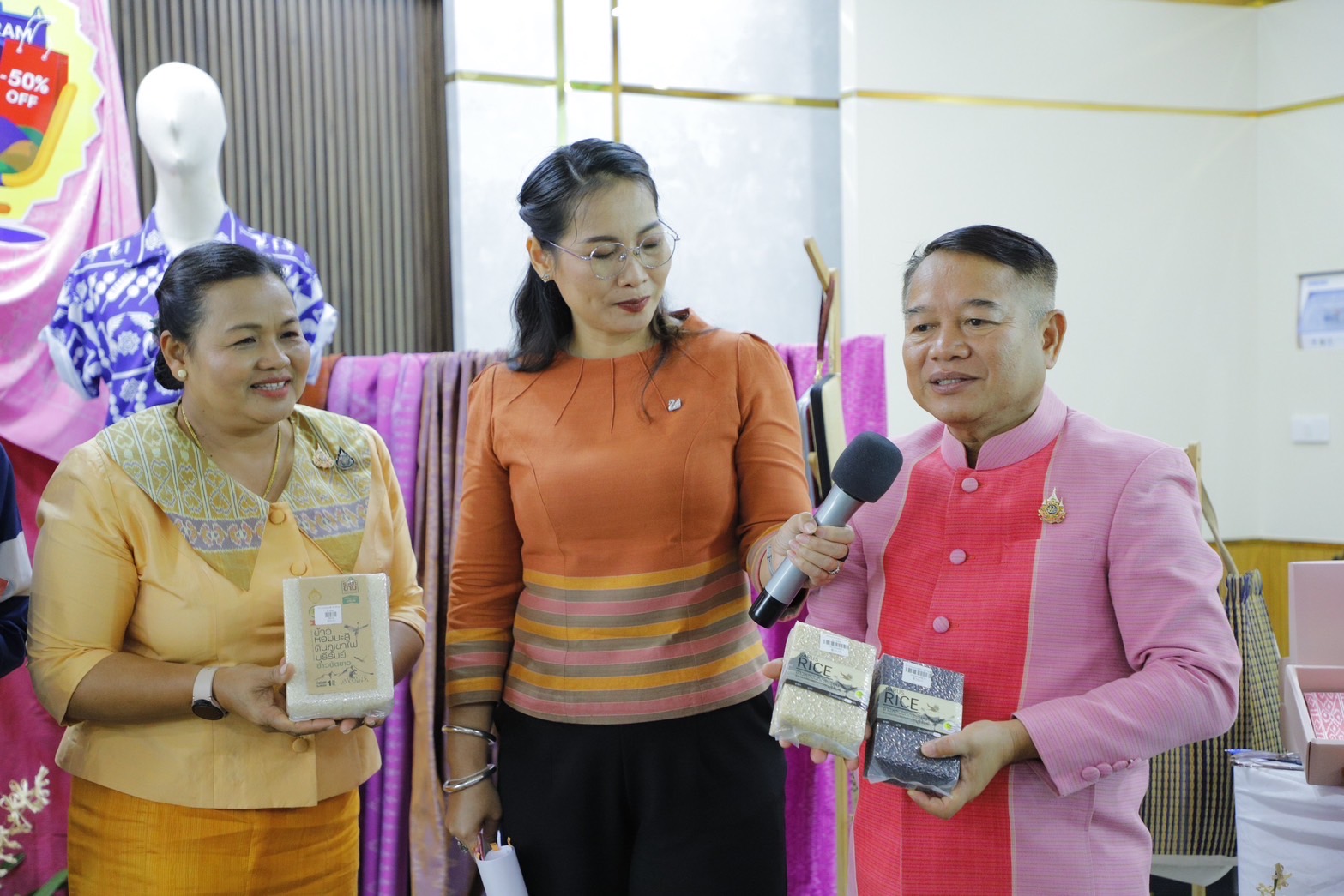 🔆พช.บุรีรัมย์🔆 GROWTH TEAM BURIRAM สร้างสรรค์ สร้างสุข : ร่วมแถลงข่าว การจัดกิจกรรม “บุรีรัมย์ลดทั้งเมือง (Buriram Mega Sales 2025) ”
