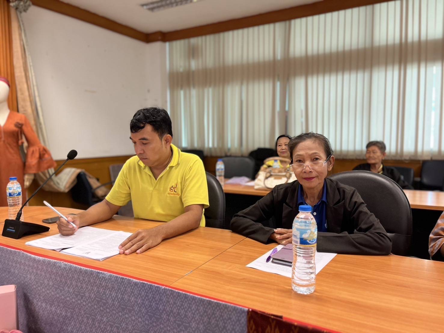 🔆พช.บุรีรัมย์🔆GROWTH TEAM BURIRAM สร้างสรรค์ สร้างสุข : ประชุมเพื่อคัดเลือกผู้ผลิต ผู้ประกอบการ OTOP เข้าร่วมกิจกรรมการประชาสัมพันธ์สร้างการรับรู้การพัฒนาผลิตภัณฑ์ OTOP กลุ่มปรับตัวสู่การพัฒนา (Quadrant D) ให้มีคุณภาพมาตรฐาน