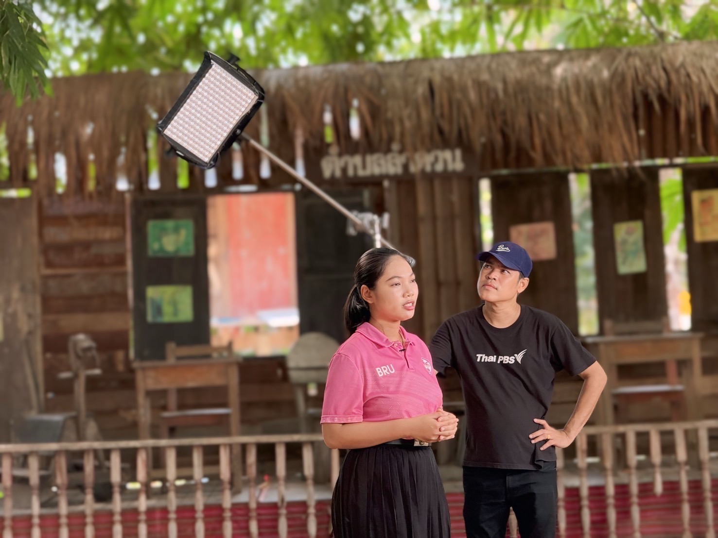 🔆พช.บุรีรัมย์🔆GROWTH TEAM BURIRAM สร้างสรรค์ สร้างสุข : ร่วมสนับสนุนการถ่ายทำรายการ Thai PBS ถ่ายทอดพลังเยาวชนสร้างสรรค์ “Young ผการันดูล” พัฒนาชุมชนด้วยศิลปะและภูมิปัญญา