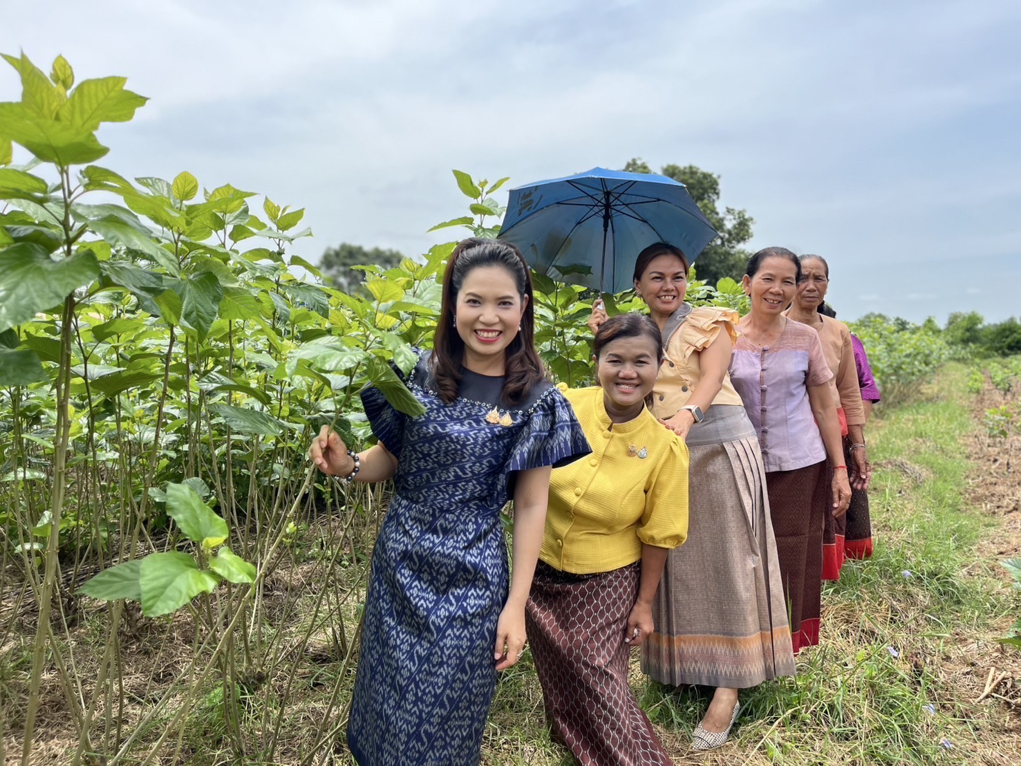 🔆พช.บุรีรัมย์🔆GROWTH TEAM BURIRAM สร้างสรรค์ สร้างสุข : ขับเคลื่อนโครงการตามแนวพระดำริ “ผ้าไทยใส่ให้สนุก”