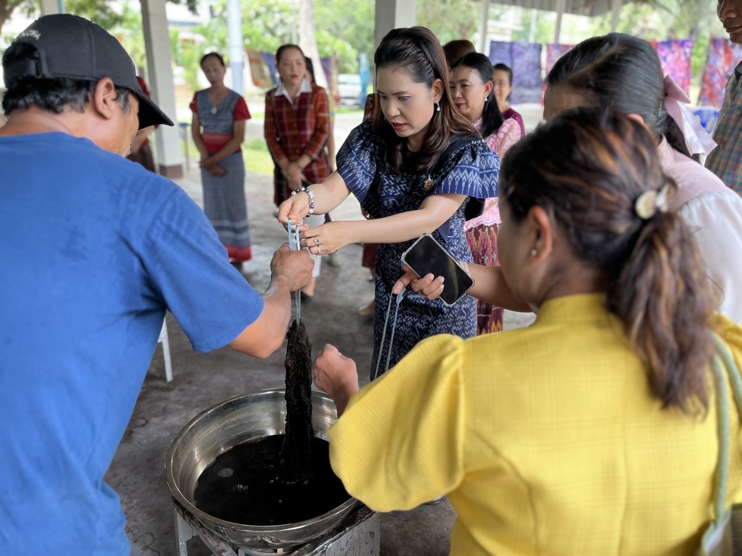 🔆พช.บุรีรัมย์🔆GROWTH TEAM BURIRAM สร้างสรรค์ สร้างสุข : ขับเคลื่อนโครงการตามแนวพระดำริ “ผ้าไทยใส่ให้สนุก”