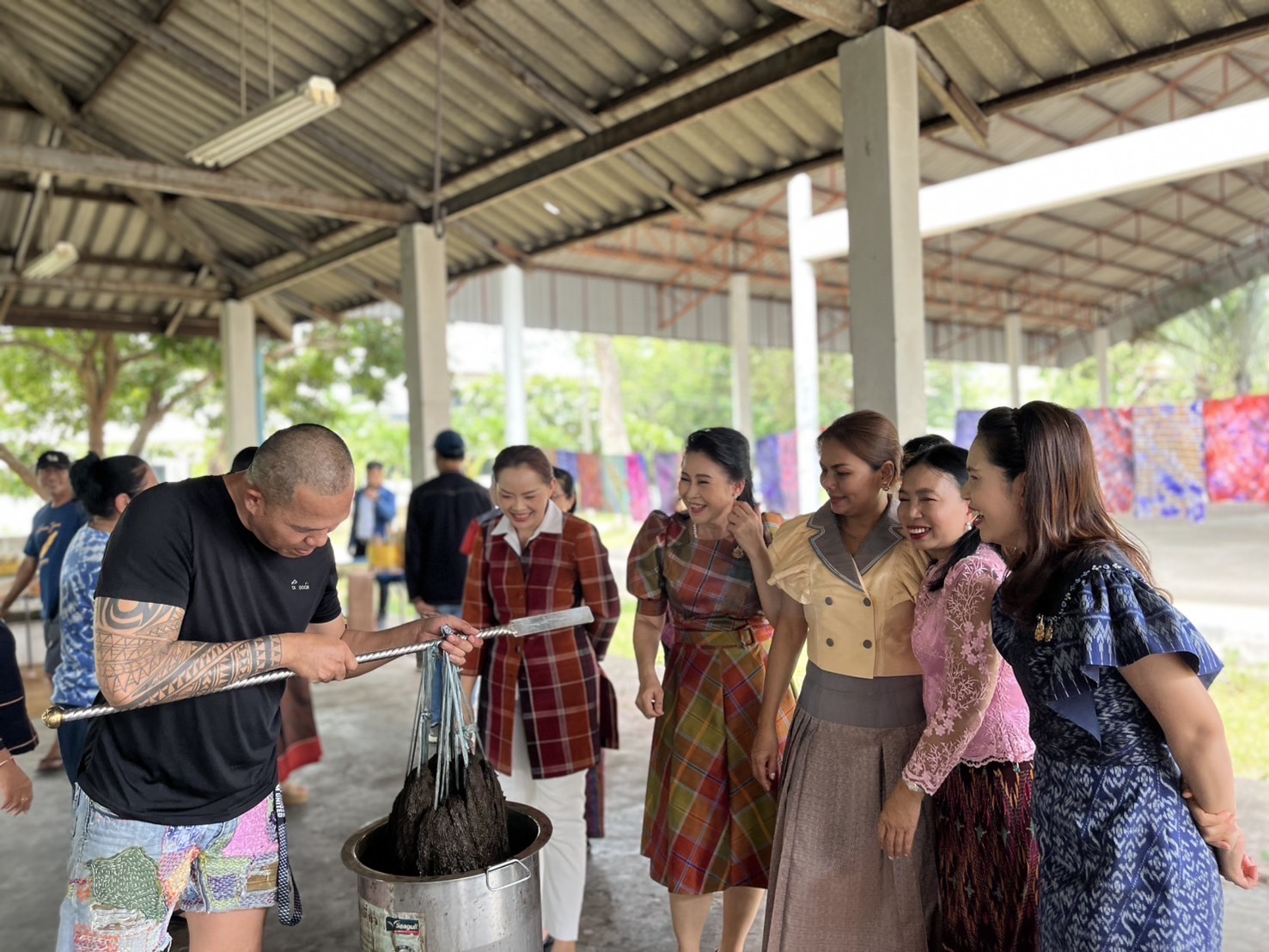 🔆พช.บุรีรัมย์🔆GROWTH TEAM BURIRAM สร้างสรรค์ สร้างสุข : ขับเคลื่อนโครงการตามแนวพระดำริ “ผ้าไทยใส่ให้สนุก”