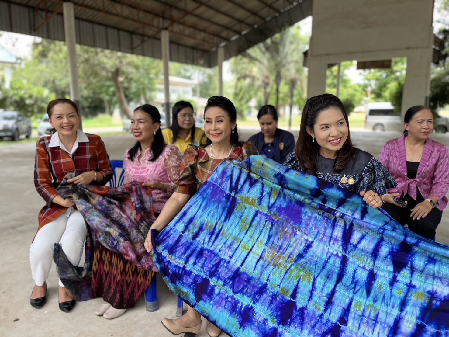 🔆พช.บุรีรัมย์🔆GROWTH TEAM BURIRAM สร้างสรรค์ สร้างสุข : ขับเคลื่อนโครงการตามแนวพระดำริ “ผ้าไทยใส่ให้สนุก”