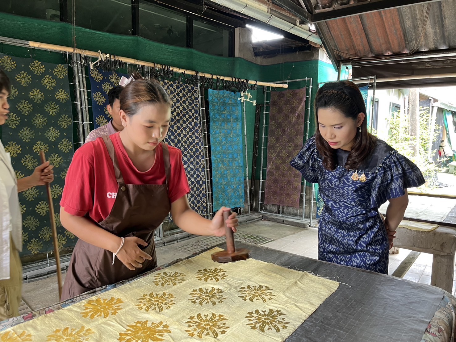 🔆พช.บุรีรัมย์🔆GROWTH TEAM BURIRAM สร้างสรรค์ สร้างสุข : ขับเคลื่อนโครงการตามแนวพระดำริ “ผ้าไทยใส่ให้สนุก”