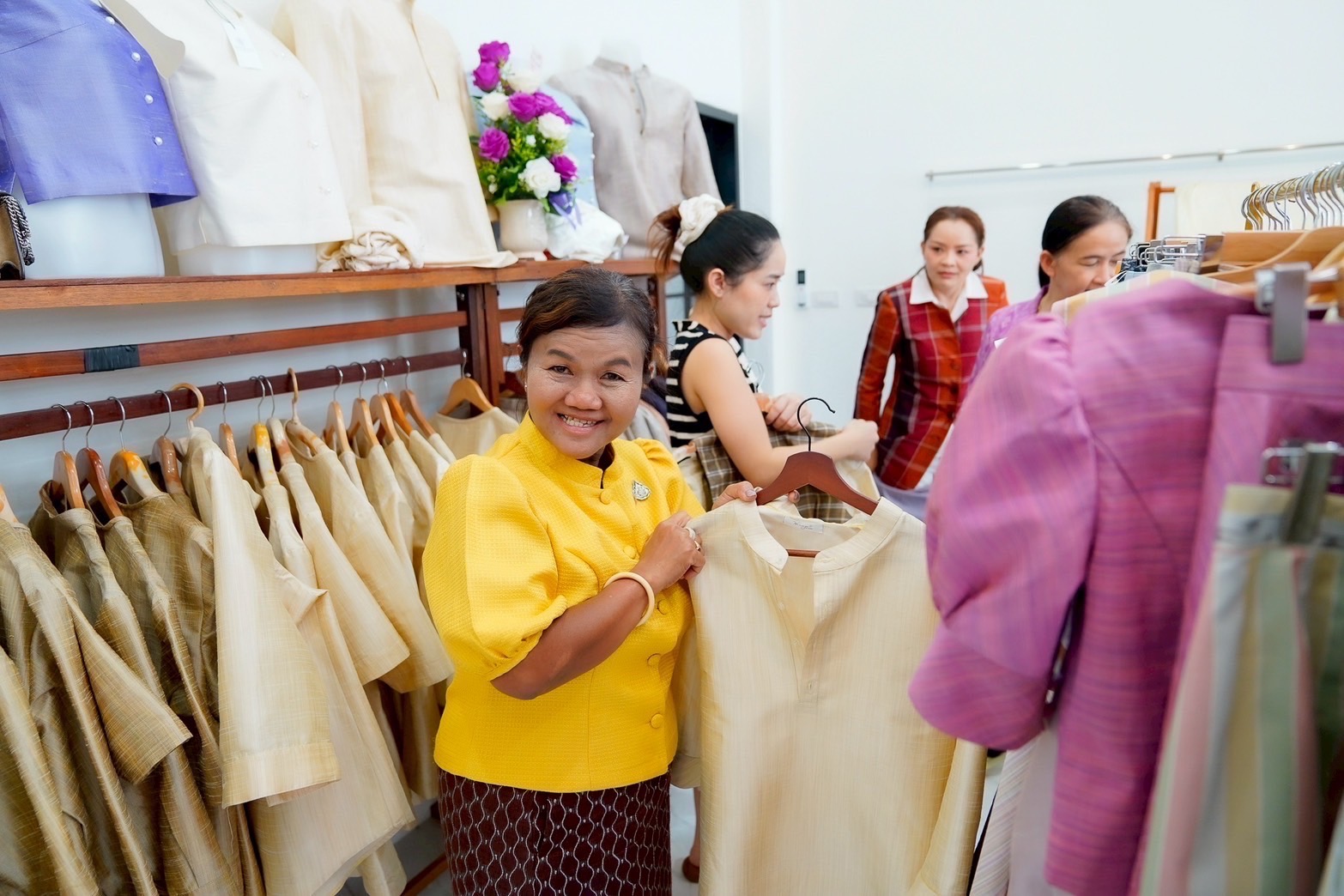 🔆พช.บุรีรัมย์🔆GROWTH TEAM BURIRAM สร้างสรรค์ สร้างสุข : ขับเคลื่อนโครงการตามแนวพระดำริ “ผ้าไทยใส่ให้สนุก”
