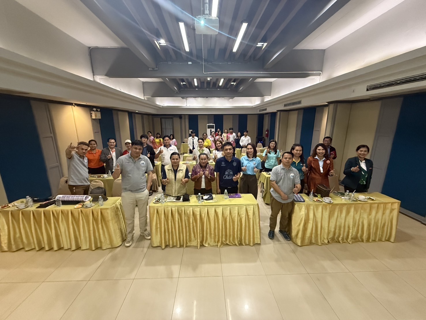 🔆พช.บุรีรัมย์🔆GROWTH TEAM BURIRAM สร้างสรรค์ สร้างสุข : ร่วมประชุมเตรียมความพร้อมเปิดตัวแอพพลิเคชั่น “ฅนหัวการค้าบุรีรัมย์” ตามแคมเปญ “บุรีรัมย์ลดทั้งเมือง”
