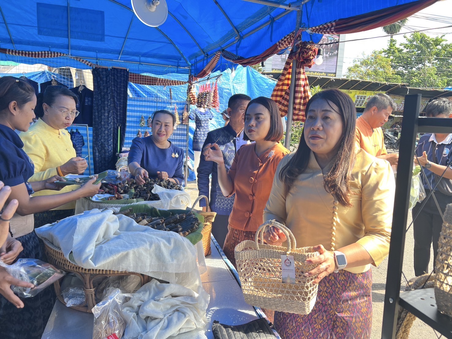 🔆พช.บุรีรัมย์🔆 GROWTH TEAM BURIRAM สร้างสรรค์ สร้างสุข : ประเพณีตักบาตรบนหลังช้างและนมัสการพระพุทธรูปใหญ่ ประจำปี 2568