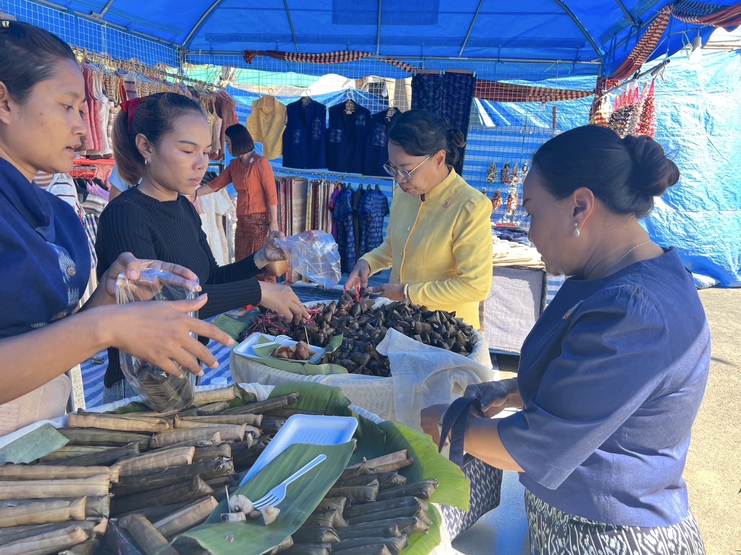 🔆พช.บุรีรัมย์🔆 GROWTH TEAM BURIRAM สร้างสรรค์ สร้างสุข : ประเพณีตักบาตรบนหลังช้างและนมัสการพระพุทธรูปใหญ่ ประจำปี 2568