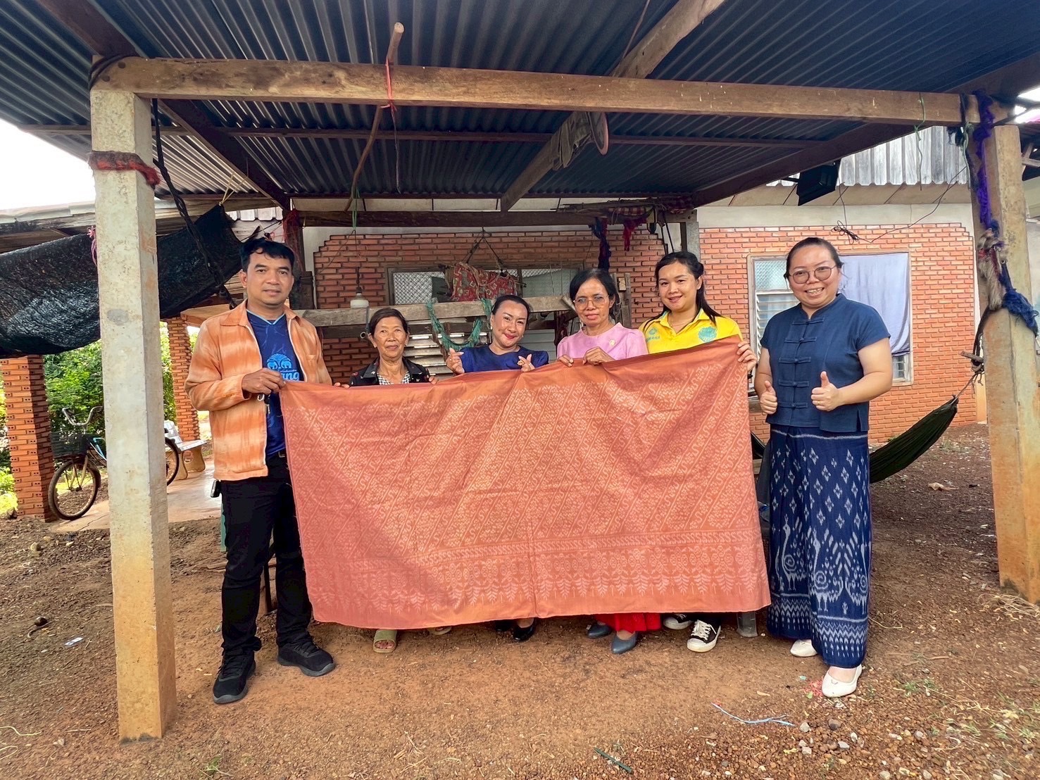 🔆พช.บุรีรัมย์🔆 GROWTH TEAM BURIRAM สร้างสรรค์ สร้างสุข : ติดตามการดำเนินงานโครงการยกระดับการพัฒนาผลิตภัณฑ์ภูมิปัญญาผ้าไทยและงานหัตถกรรม กิจกรรมการประกวดผ้าลายพระราชทาน “ผ้าลายสิริราชพัสตราภรณ์” และงานหัตถกรรม