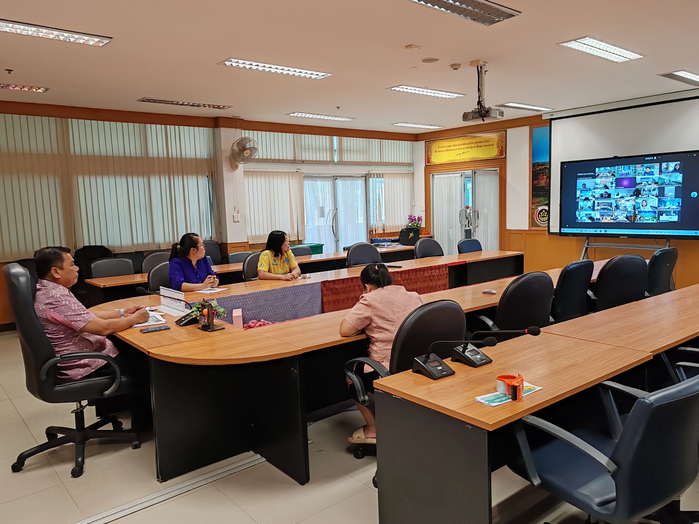 🔆พช.บุรีรัมย์🔆 GROWTH TEAM BURIRAM สร้างสรรค์ สร้างสุข : ร่วมประชุมคณะกรรมการติดตามเร่งรัดการใช้จ่ายงบประมาณประจำปีงบประมาณ พ.ศ. 2568 ของกรมการพัฒนาชุมชน ครั้งที่ 7/2568 ผ่านระบบประชุมออนไลน์ ZOOM Meeting
