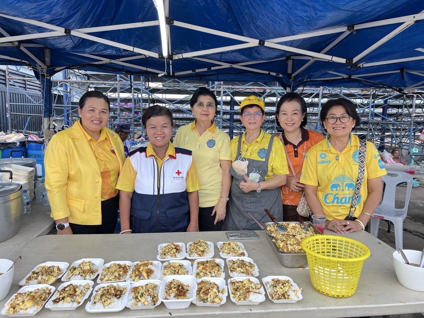 🔆พช.บุรีรัมย์🔆 GROWTH TEAM BURIRAM สร้างสรรค์ สร้างสุข : ผู้ตรวจราชการกรมการพัฒนาชุมชน “รุดเยี่ยม ให้กำลังใจ ผู้อพยพ” จากเหตุการณ์ การสู้รบตามแนวชายแดนอำเภอบ้านกรวดและอำเภอละหานทราย