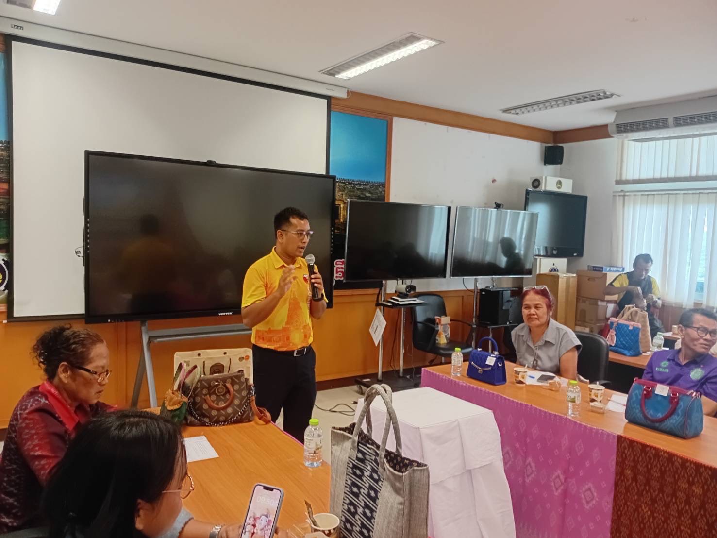 🔆พช.บุรีรัมย์🔆 GROWTH TEAM BURIRAM สร้างสรรค์ สร้างสุข : นำเสนอผลงานโครงการส่งเสริมการผลิต การแปรรูป การตลาด สินค้าเกษตรปลอดภัย