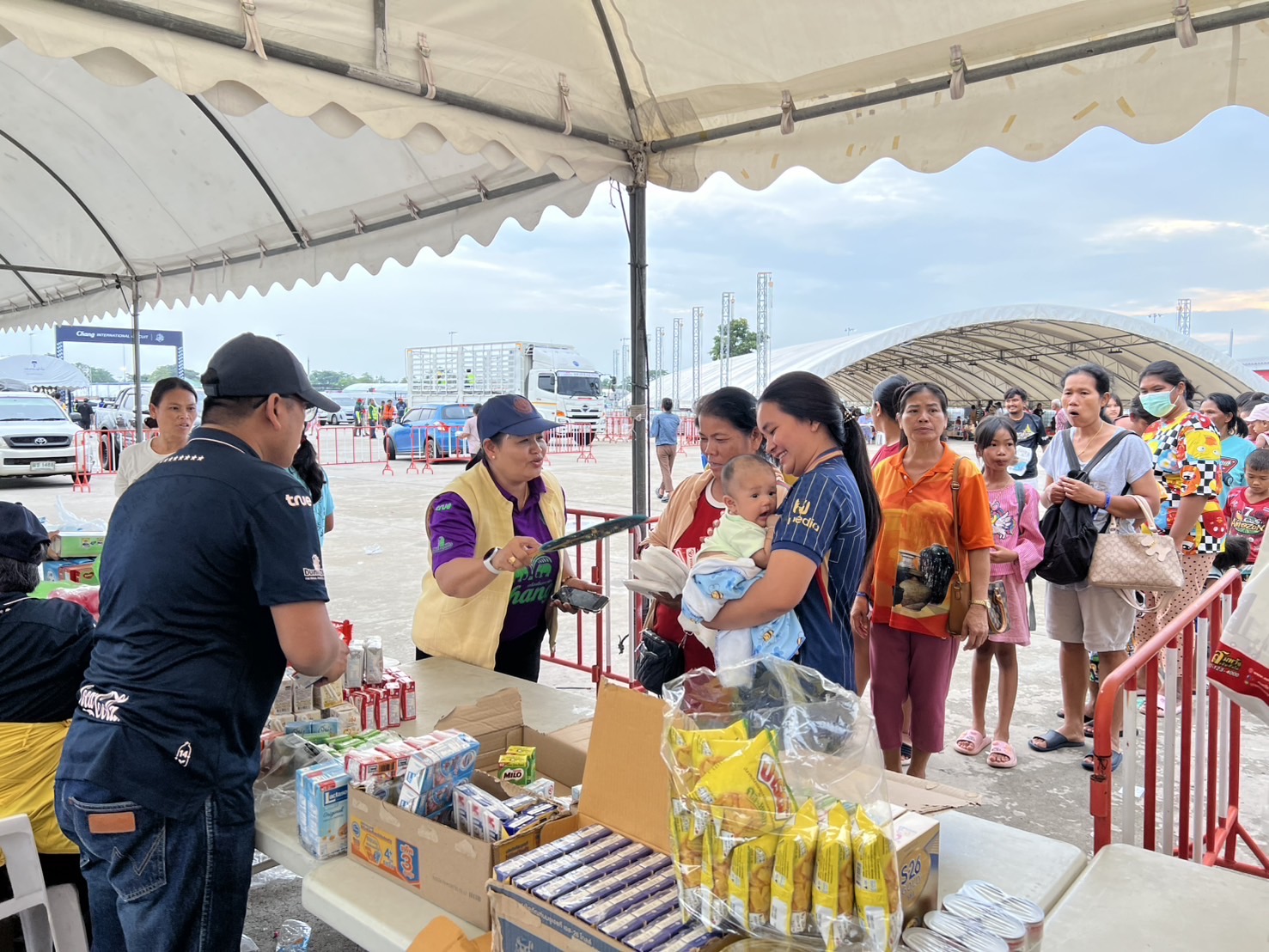 🔆พช.บุรีรัมย์🔆 GROWTH TEAM BURIRAM สร้างสรรค์ สร้างสุข : ระดมทีมร่วมช่วยเหลือพี่น้องผู้ได้รับผลกระทบจากเหตุการณ์ การสู้รบตามแนวชายแดนอำเภอบ้านกรวดและอำเภอละหานทราย (วันที่3)