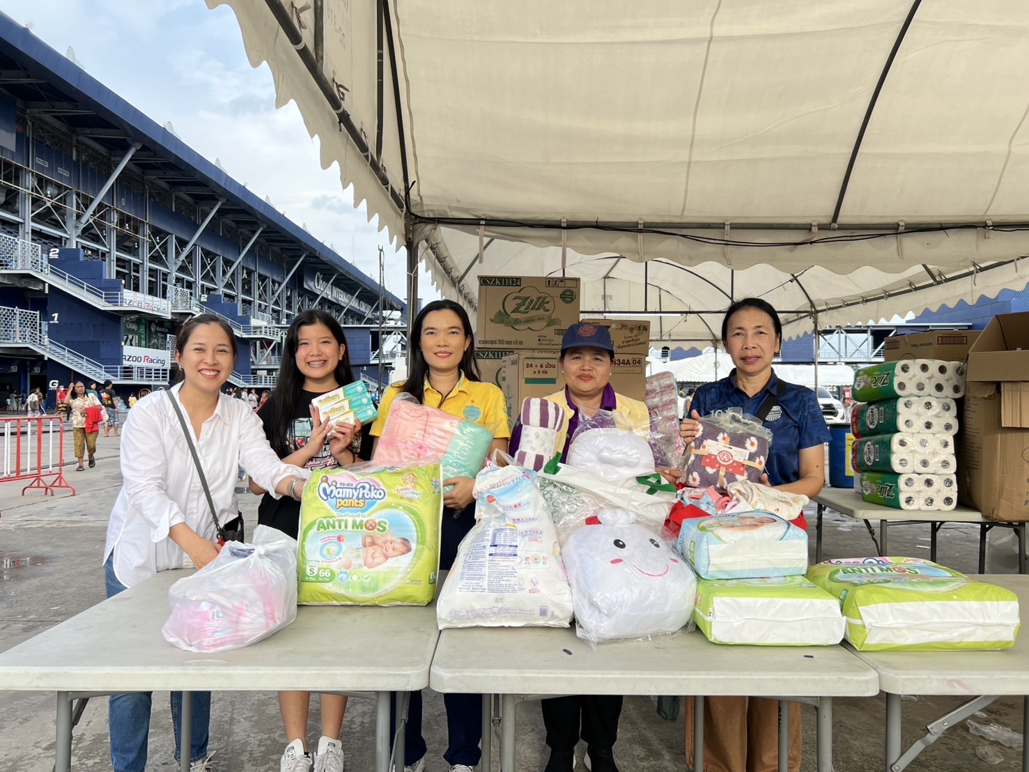 🔆พช.บุรีรัมย์🔆 GROWTH TEAM BURIRAM สร้างสรรค์ สร้างสุข : ระดมทีมร่วมช่วยเหลือพี่น้องผู้ได้รับผลกระทบจากเหตุการณ์ การสู้รบตามแนวชายแดนอำเภอบ้านกรวดและอำเภอละหานทราย (วันที่3)