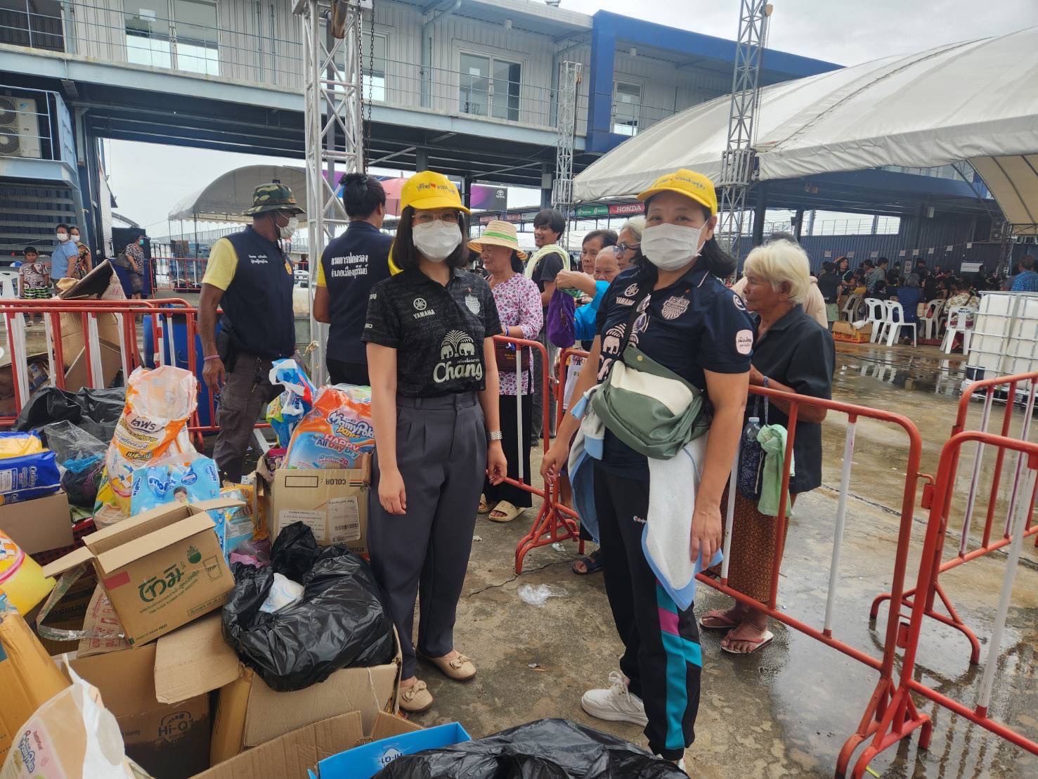 🔆พช.บุรีรัมย์🔆 GROWTH TEAM BURIRAM สร้างสรรค์ สร้างสุข : ระดมทีมร่วมช่วยเหลือพี่น้องผู้ได้รับผลกระทบจากเหตุการณ์ การสู้รบตามแนวชายแดนอำเภอบ้านกรวดและอำเภอละหานทราย (วันที่3)
