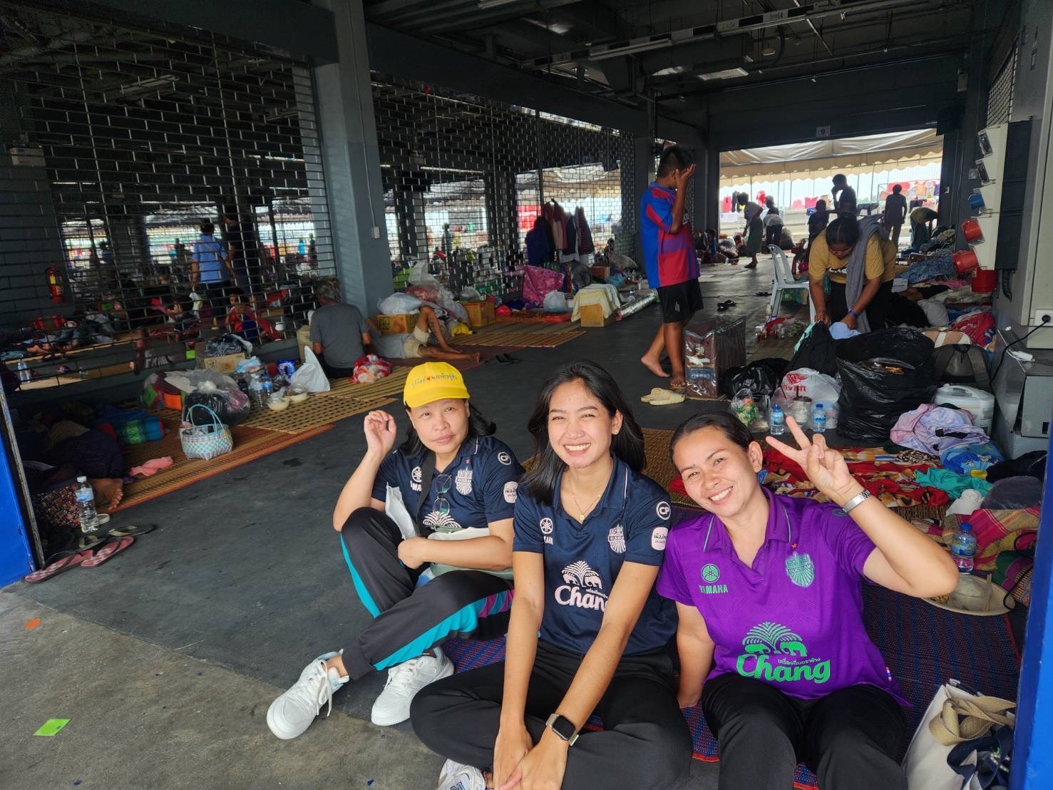🔆พช.บุรีรัมย์🔆 GROWTH TEAM BURIRAM สร้างสรรค์ สร้างสุข : ระดมทีมร่วมช่วยเหลือพี่น้องผู้ได้รับผลกระทบจากเหตุการณ์ การสู้รบตามแนวชายแดนอำเภอบ้านกรวดและอำเภอละหานทราย (วันที่3)