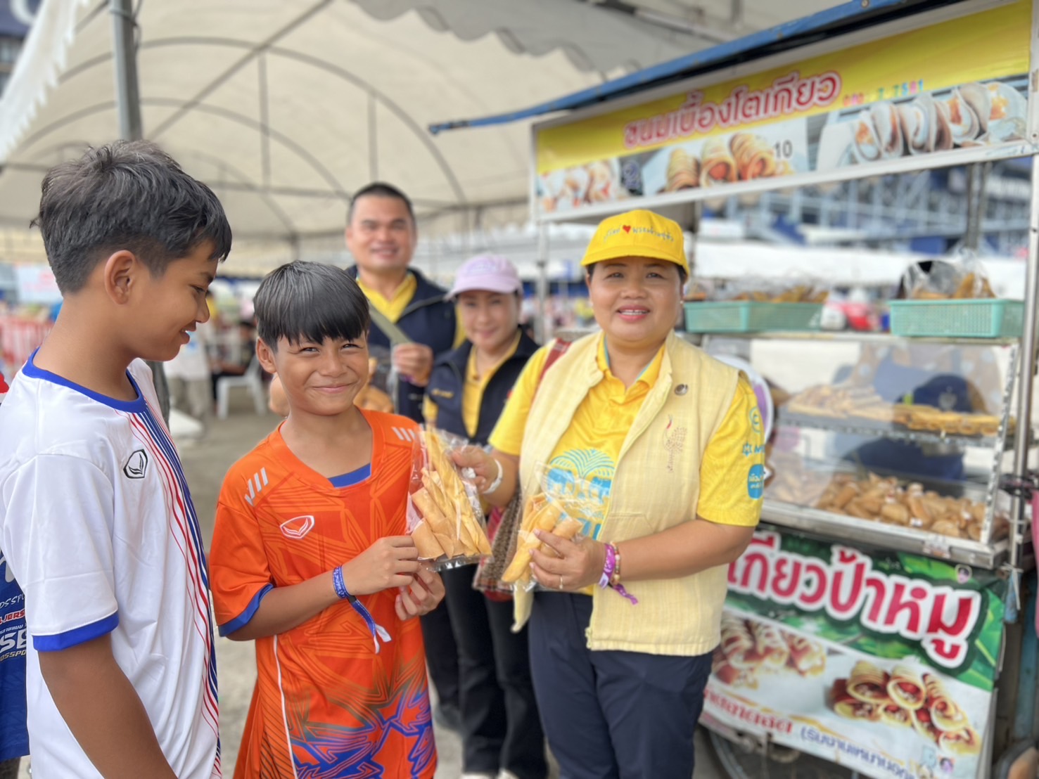 🔆พช.บุรีรัมย์🔆 GROWTH TEAM BURIRAM สร้างสรรค์ สร้างสุข : ระดมทีมร่วมช่วยเหลือพี่น้องผู้ได้รับผลกระทบจากเหตุการณ์ การสู้รบตามแนวชายแดนอำเภอบ้านกรวดและอำเภอละหานทราย (วันที่5)