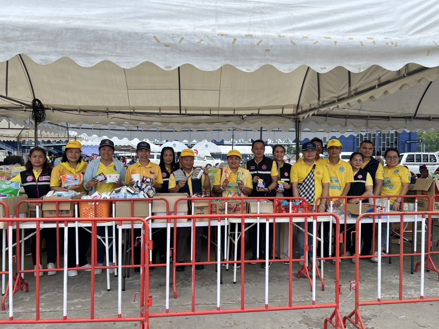 🔆พช.บุรีรัมย์🔆 GROWTH TEAM BURIRAM สร้างสรรค์ สร้างสุข : ระดมทีมร่วมช่วยเหลือพี่น้องผู้ได้รับผลกระทบจากเหตุการณ์ การสู้รบตามแนวชายแดนอำเภอบ้านกรวดและอำเภอละหานทราย (วันที่5)